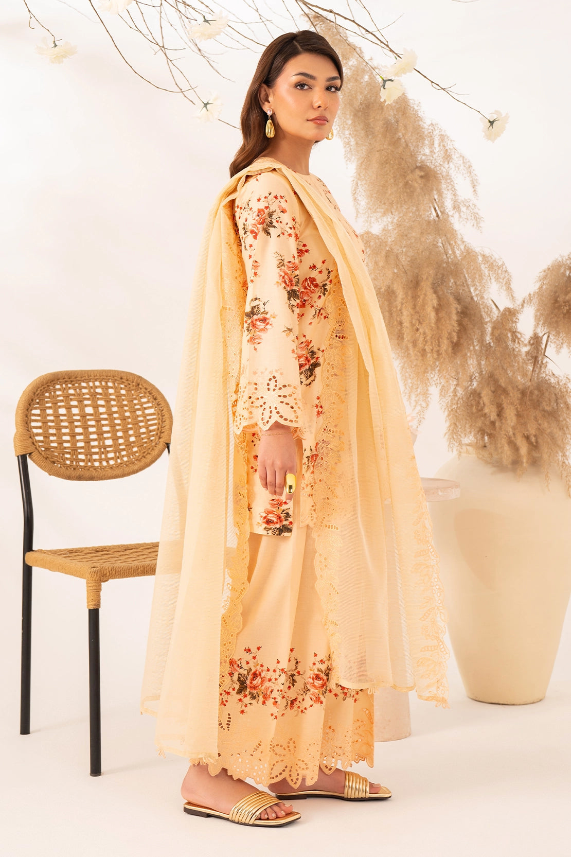 3 Piece - Premium Embroidered Lawn - 562