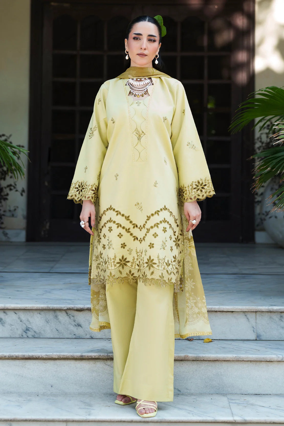 3 Piece - Luxury Embroidered Lawn - 3702