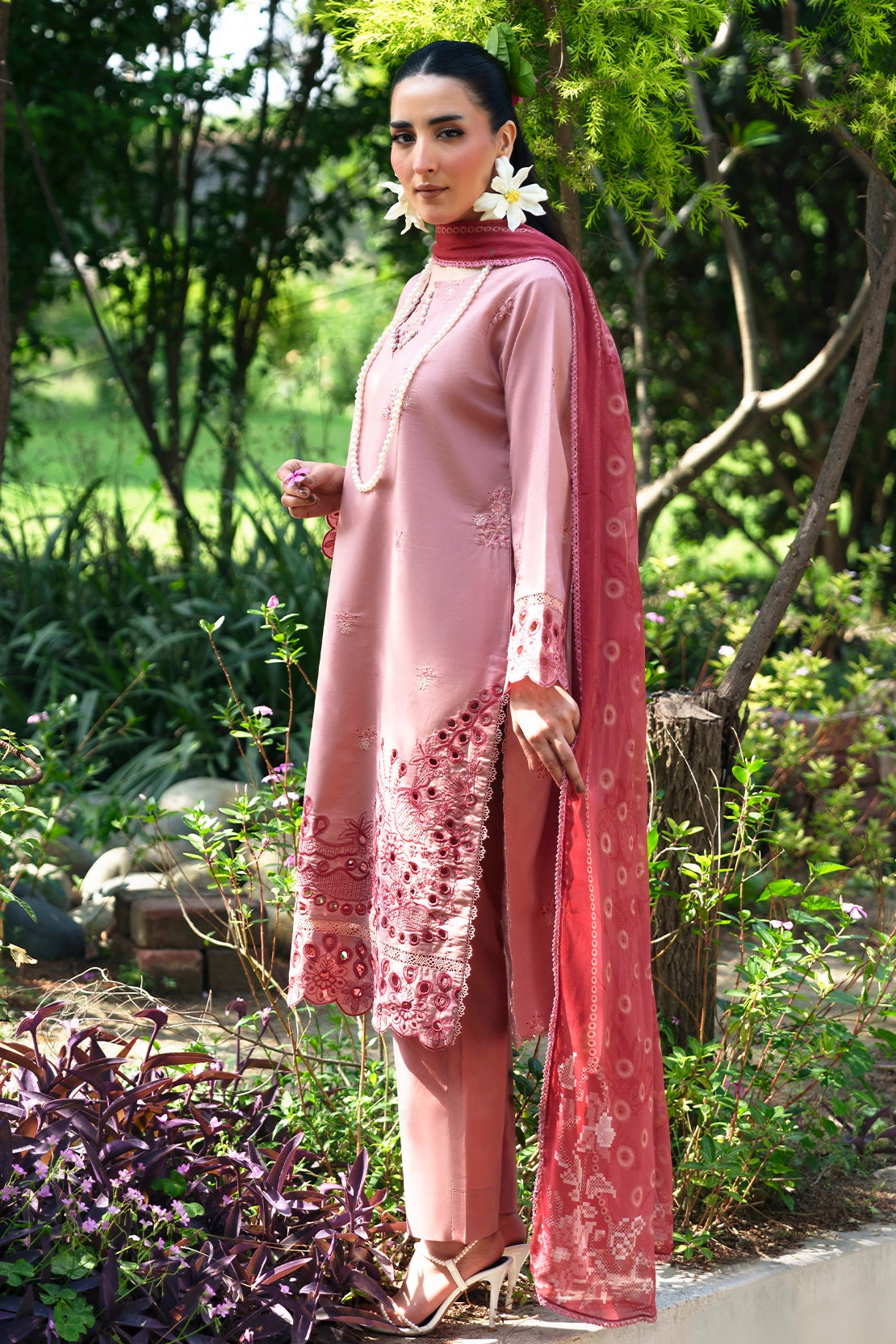 3 Piece - Luxury Embroidered Lawn - 3708