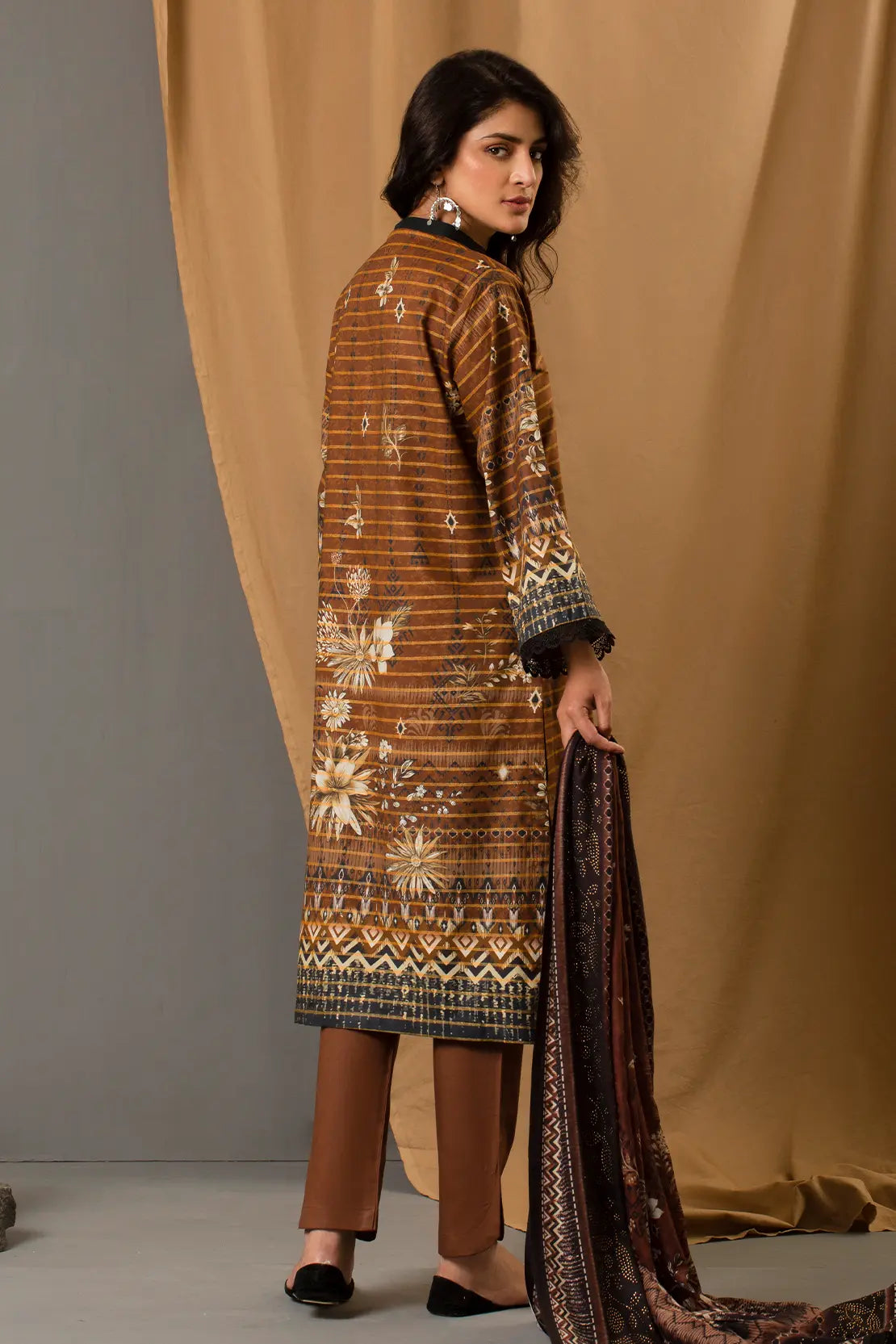 3 Piece – Premium Printed Khadar – 8341