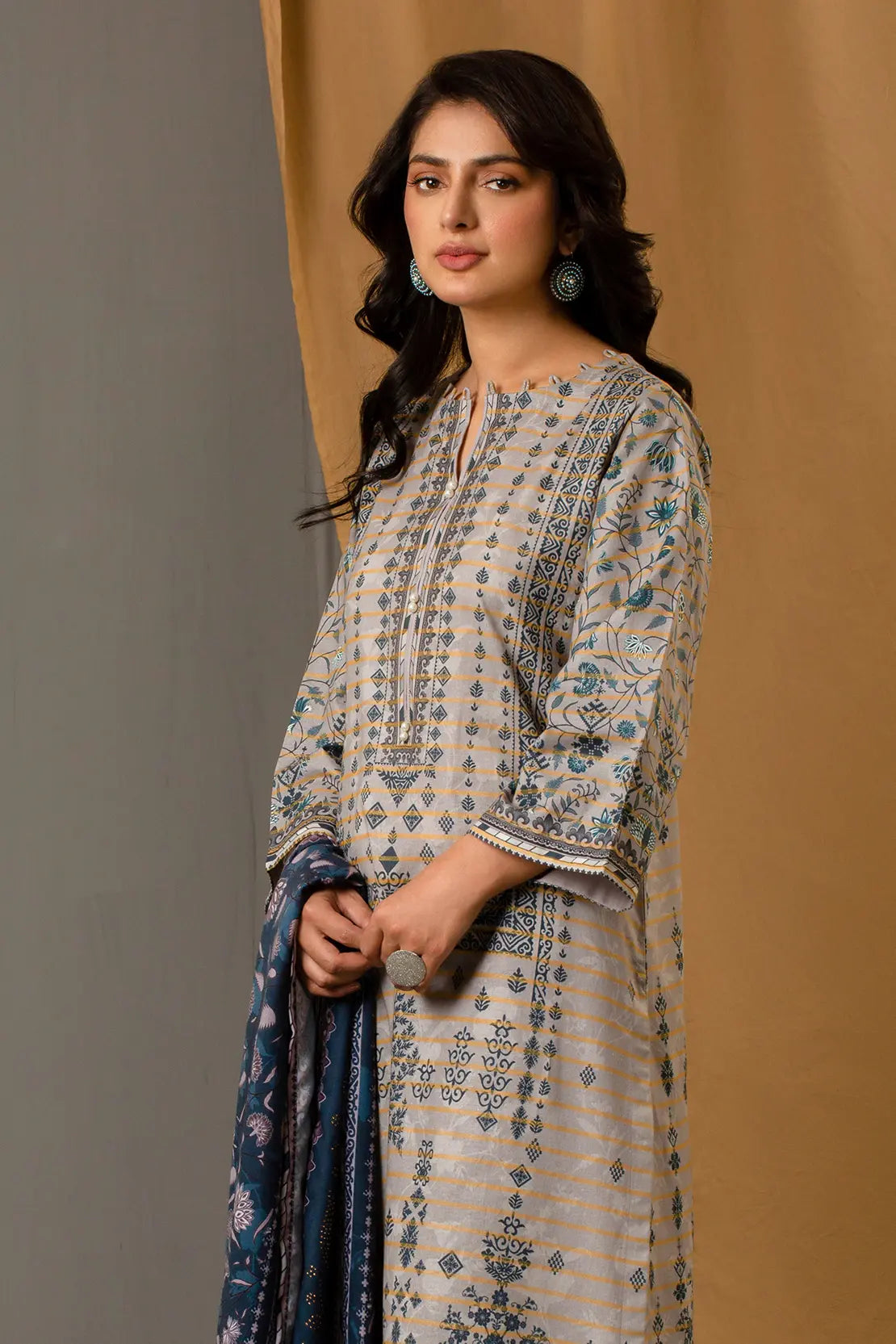 3 Piece – Premium Printed Khadar – 8348