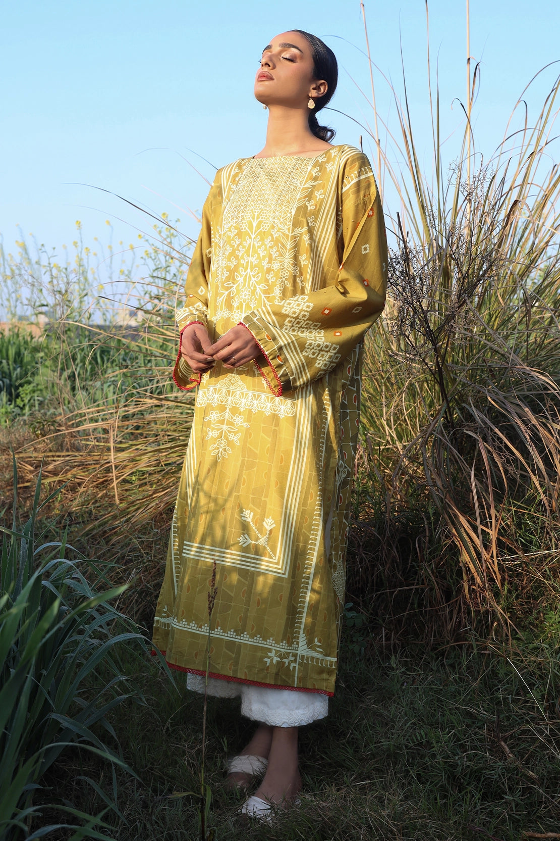 1 Piece - Digitally Printed Lawn - 8821