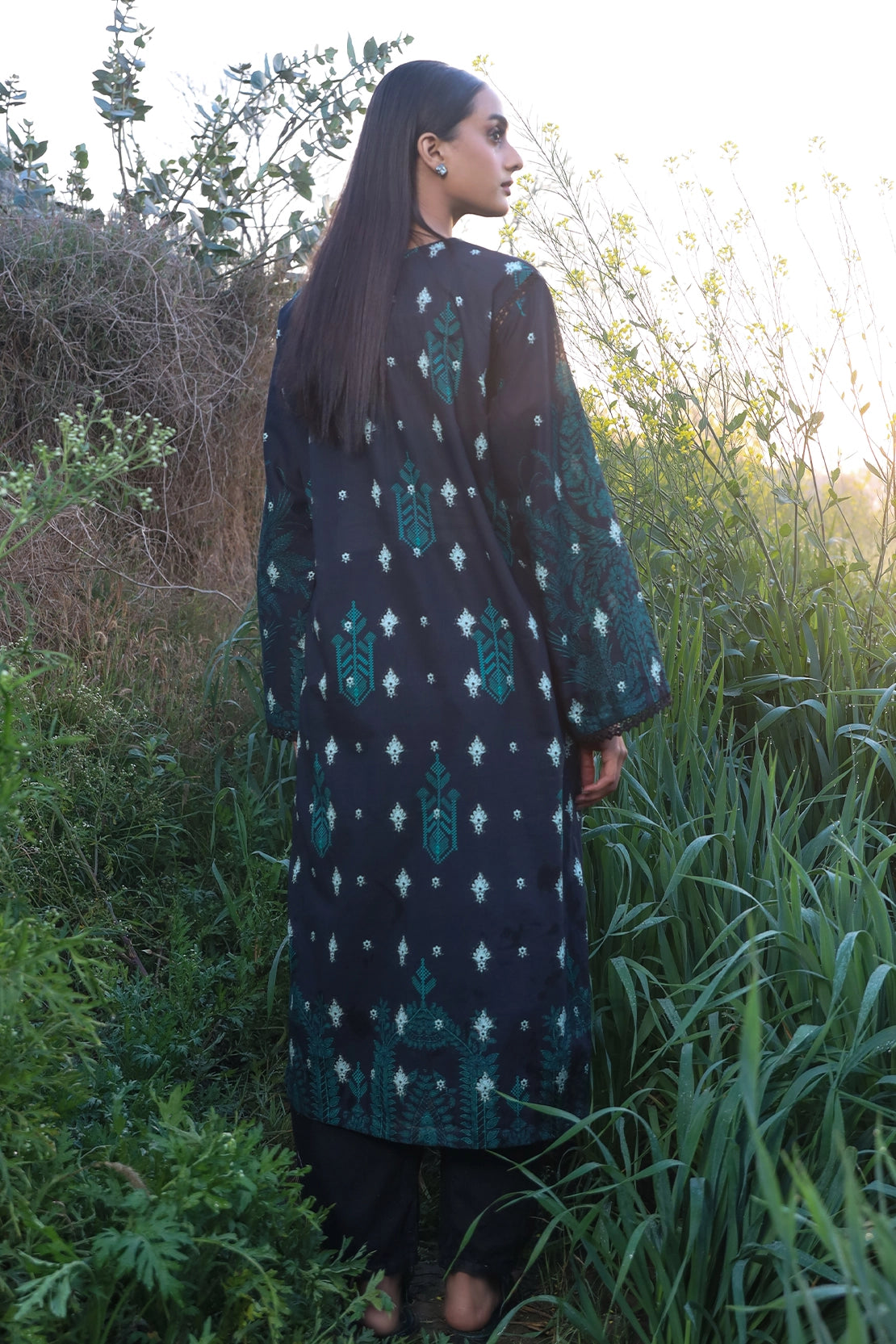 1 Piece - Digitally Printed Lawn - 8830