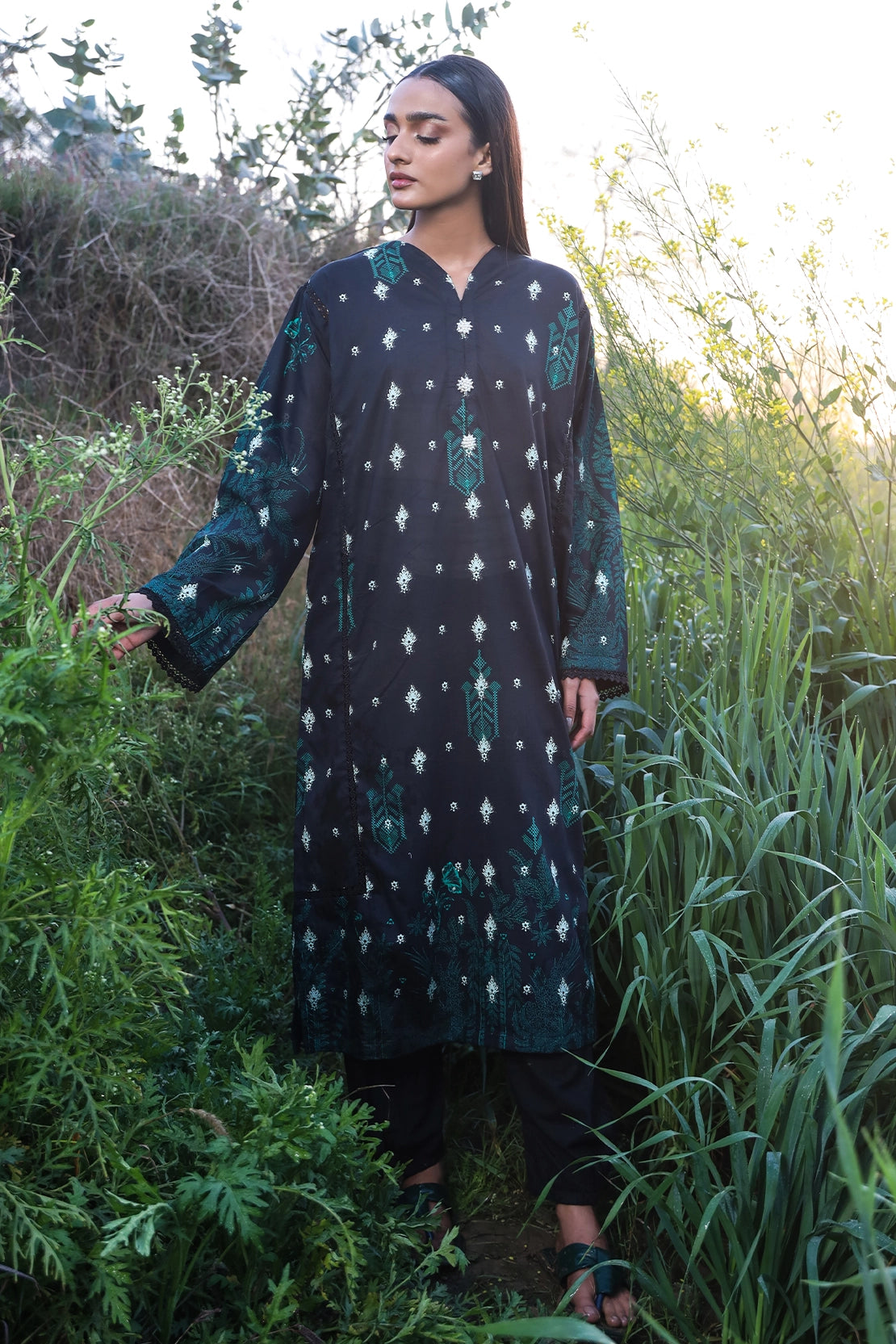 1 Piece - Digitally Printed Lawn - 8830