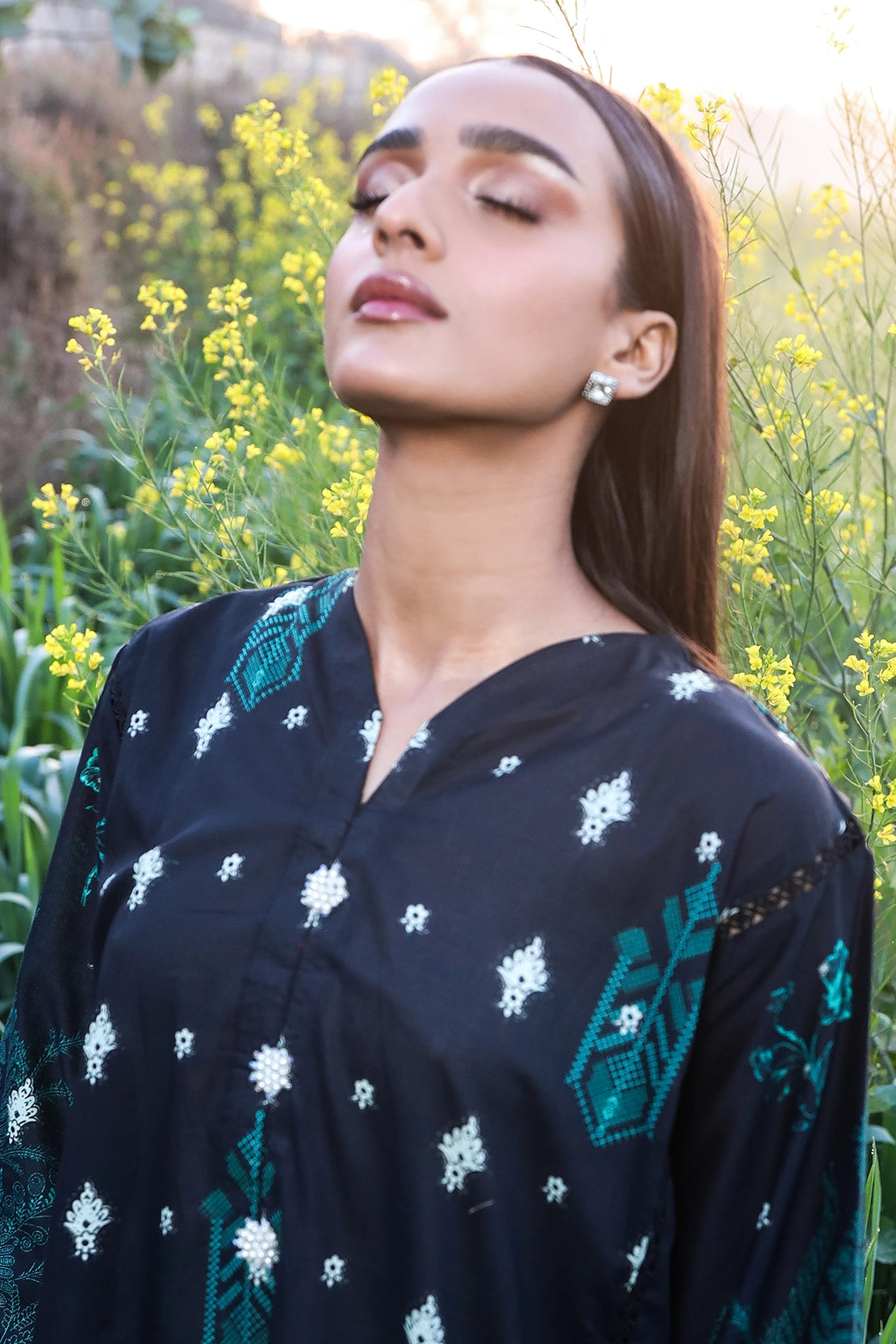 1 Piece - Digitally Printed Lawn - 8830