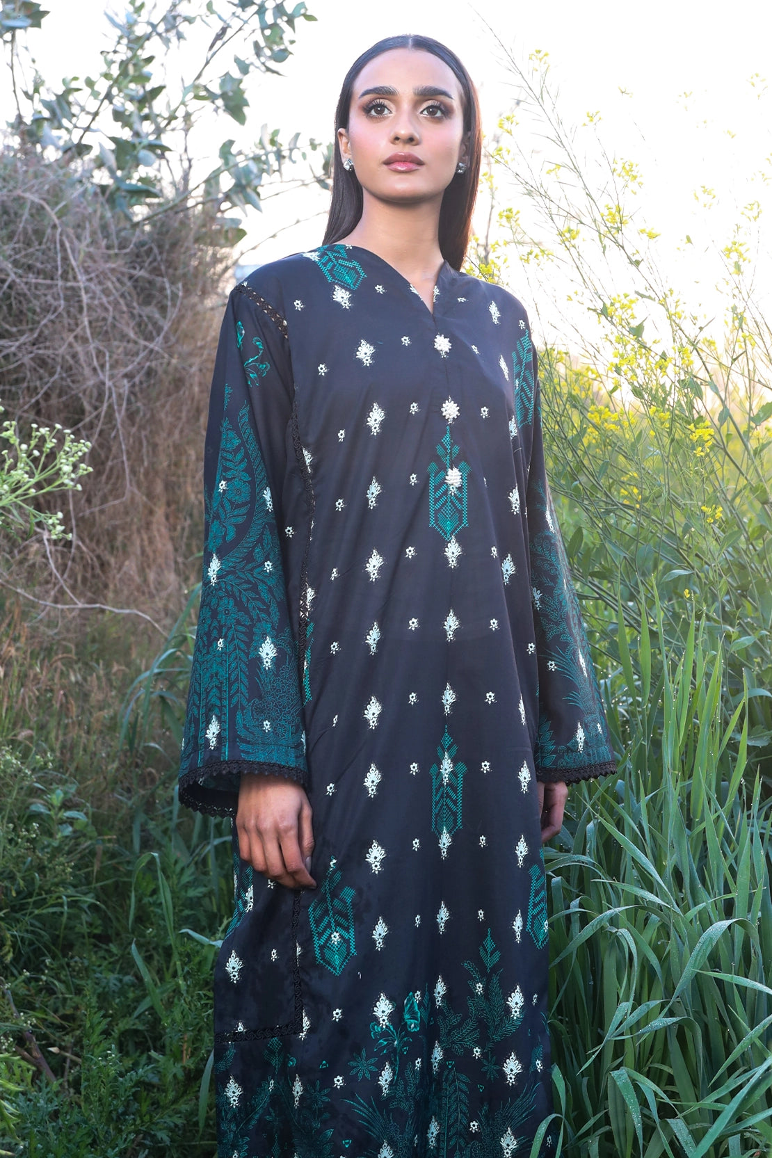 1 Piece - Digitally Printed Lawn - 8830