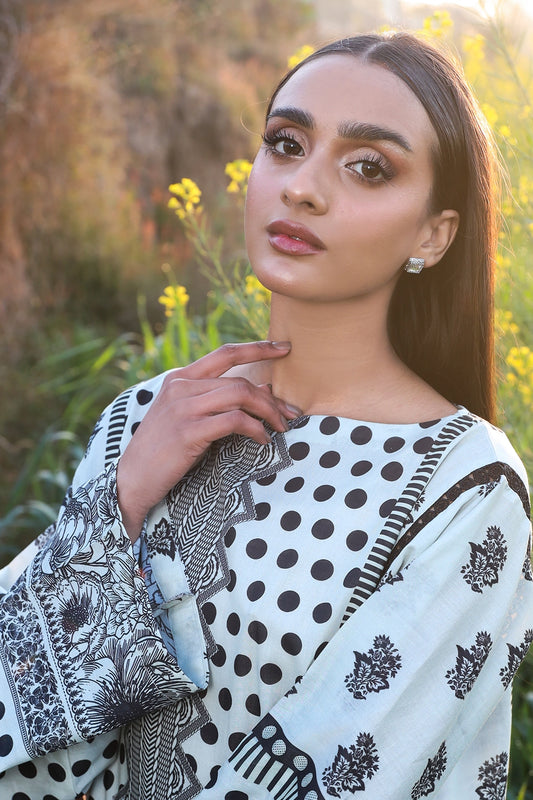 1 Piece - Digitally Printed Lawn - 8822