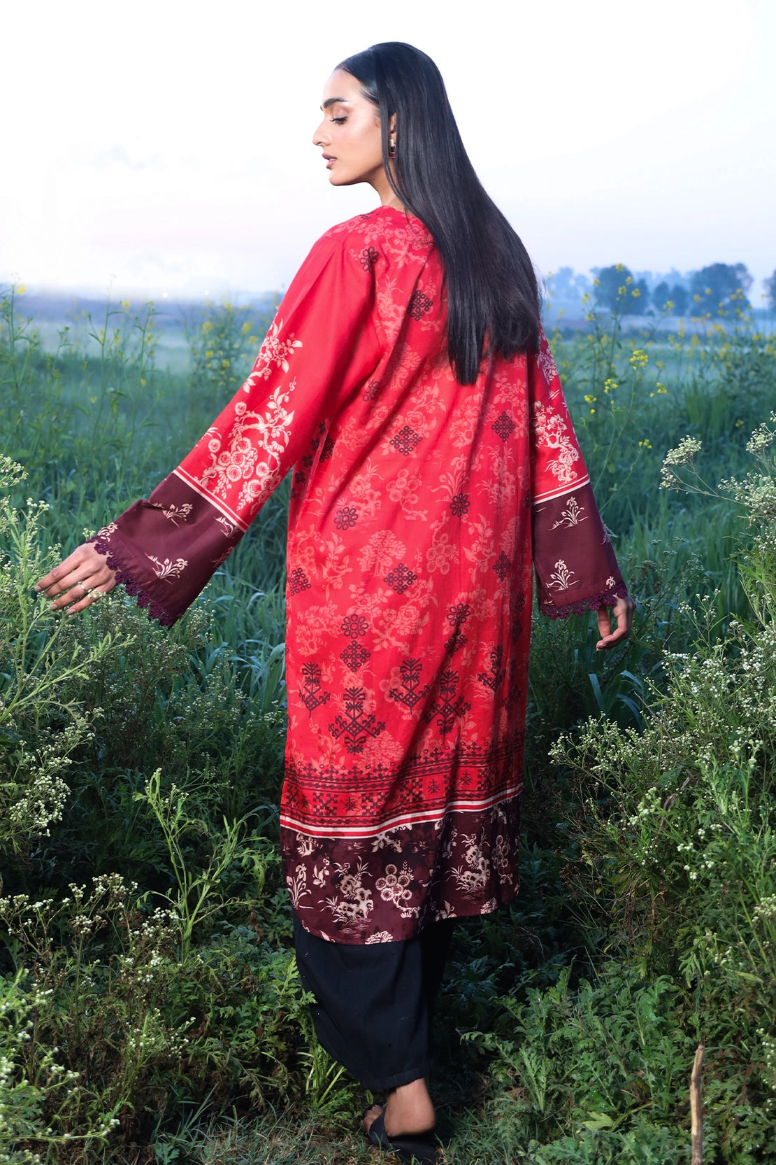 1 Piece - Digitally Printed Lawn - 8823