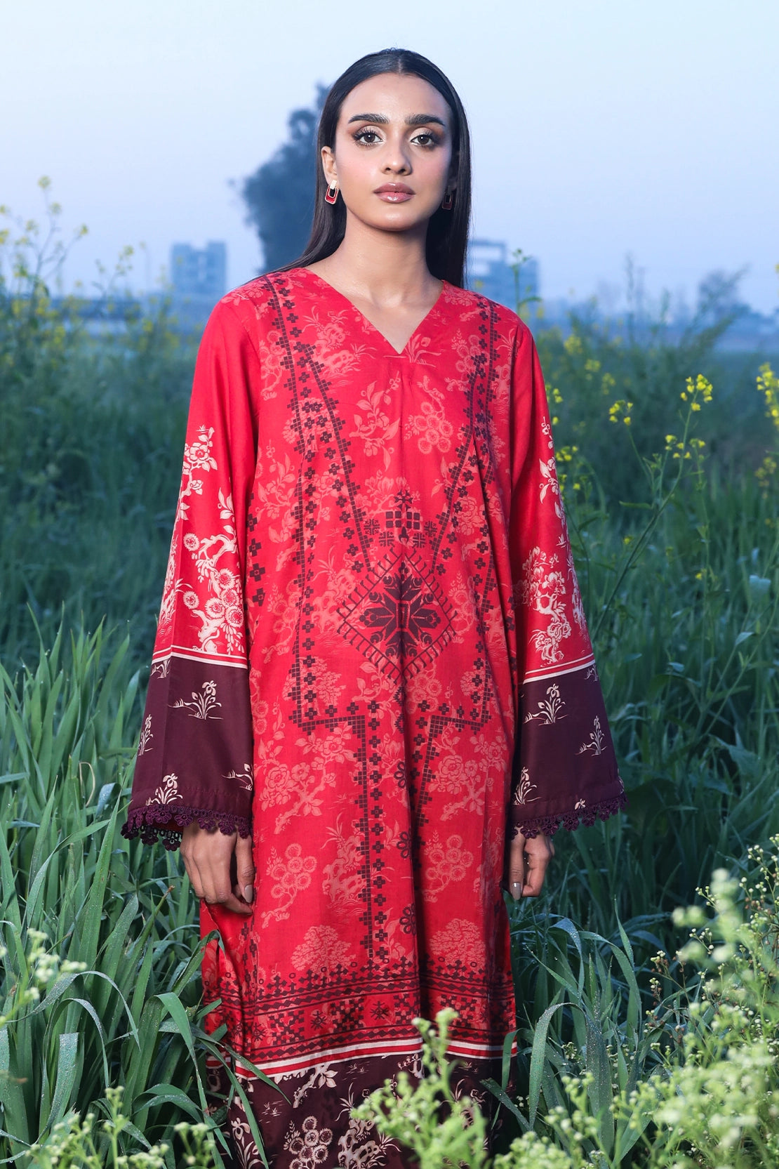 1 Piece - Digitally Printed Lawn - 8823