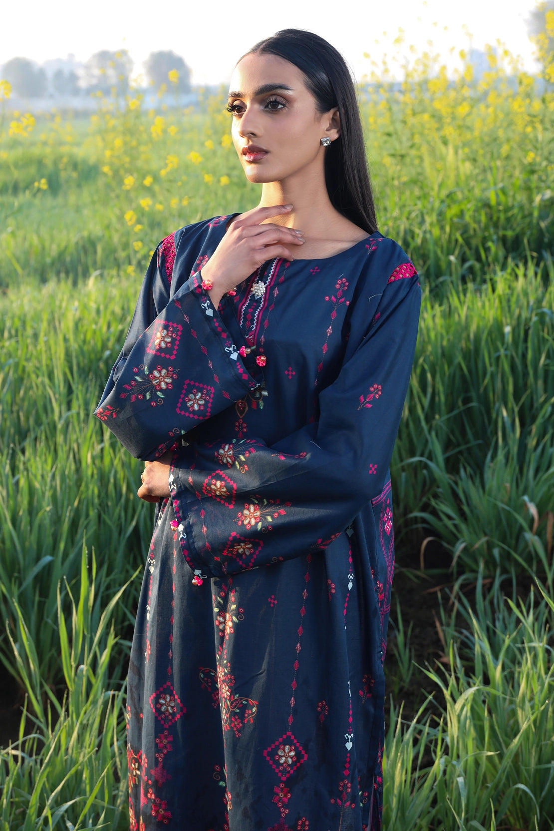 1 Piece - Digitally Printed Lawn - 8824