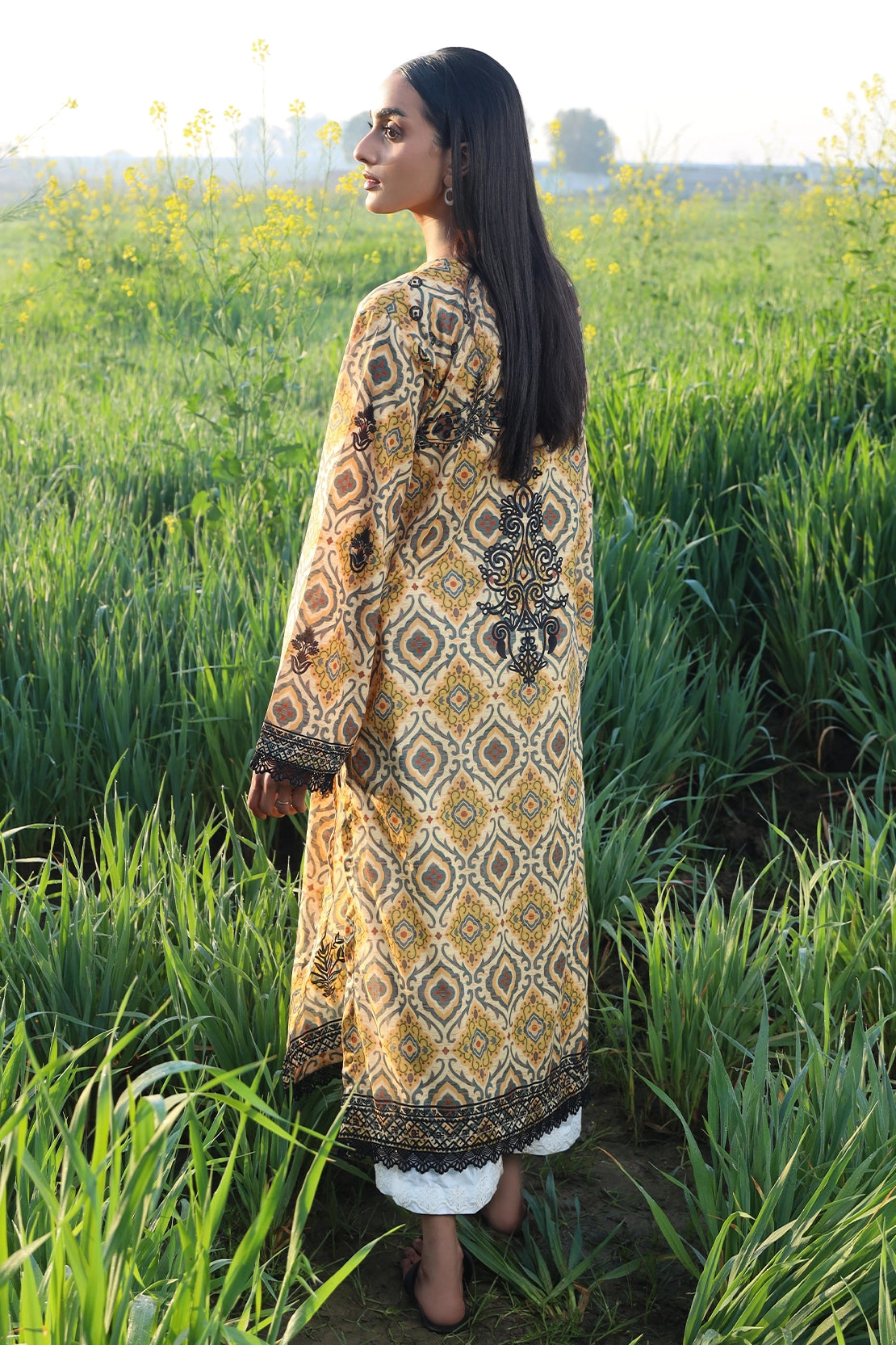 1 Piece - Digitally Printed Lawn - 8825