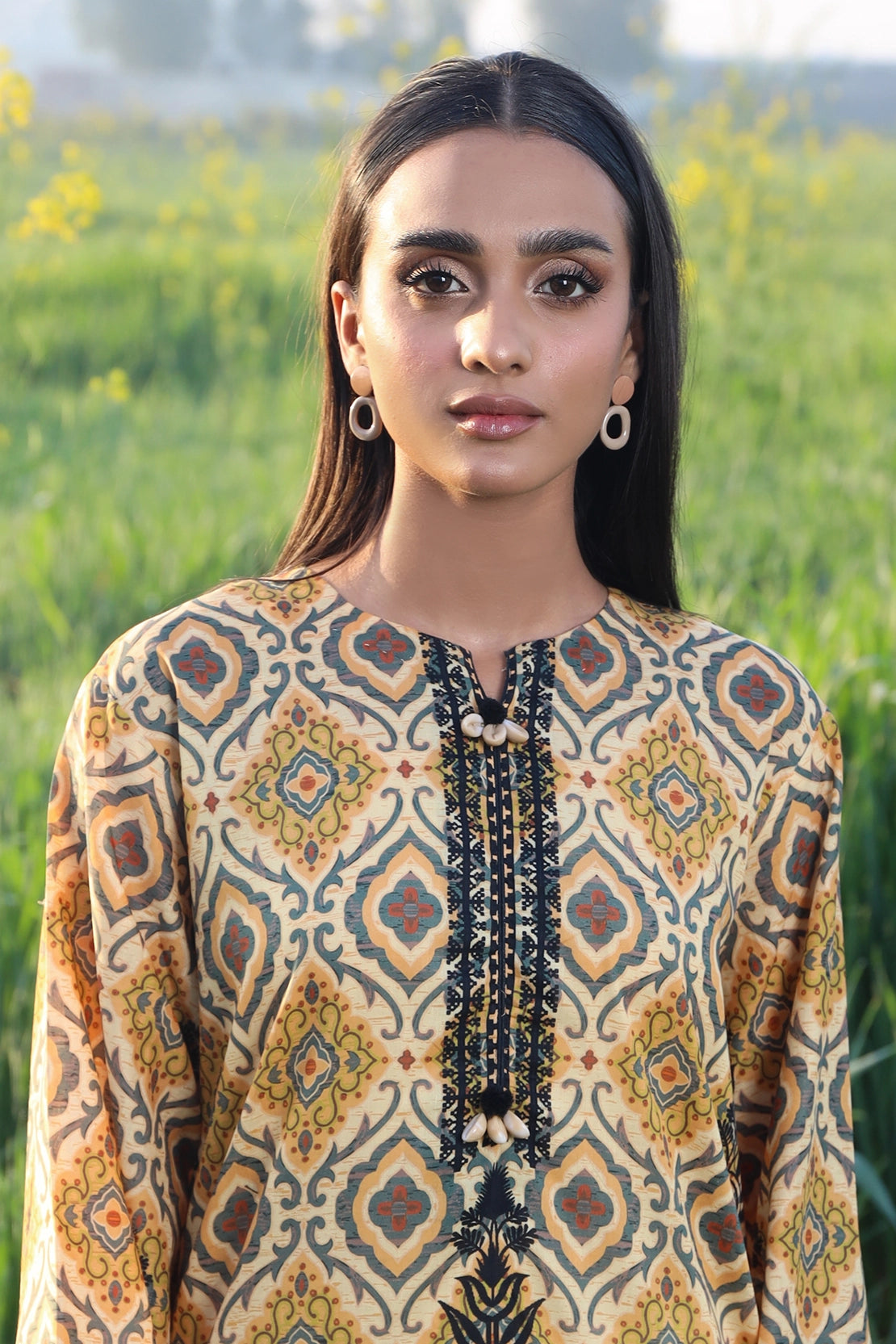 1 Piece - Digitally Printed Lawn - 8825