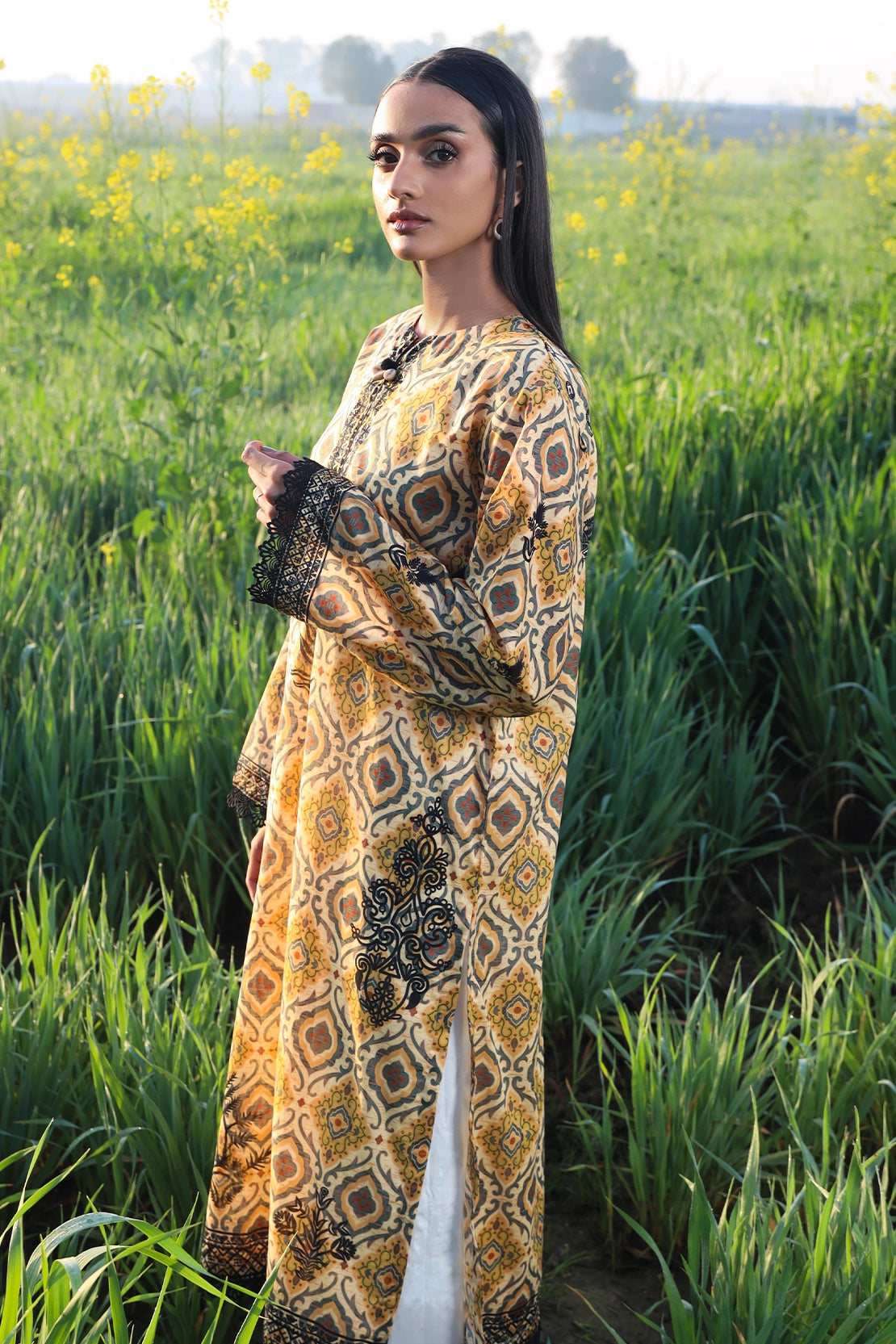 1 Piece - Digitally Printed Lawn - 8825