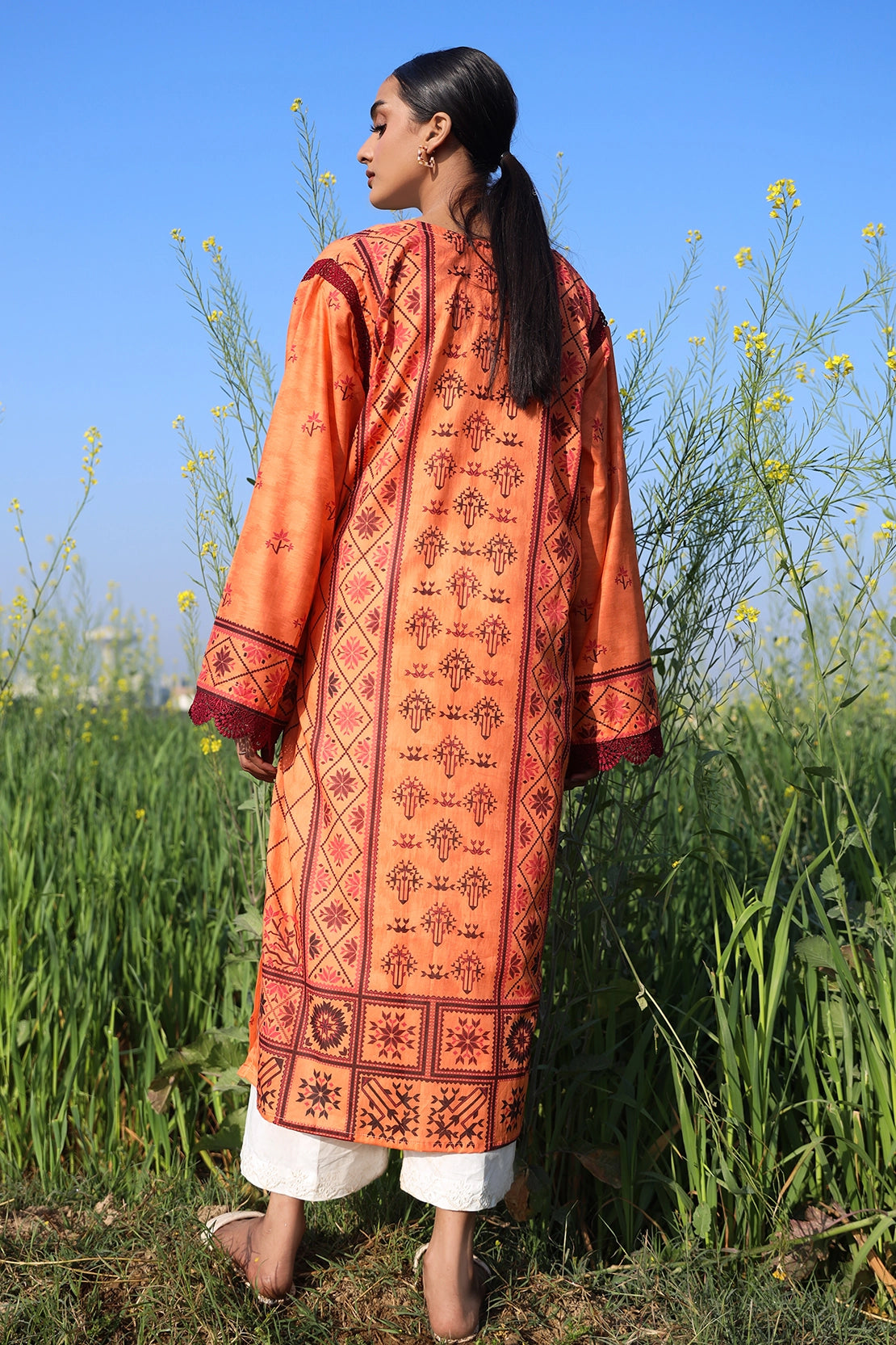 1 Piece - Digitally Printed Lawn - 8826