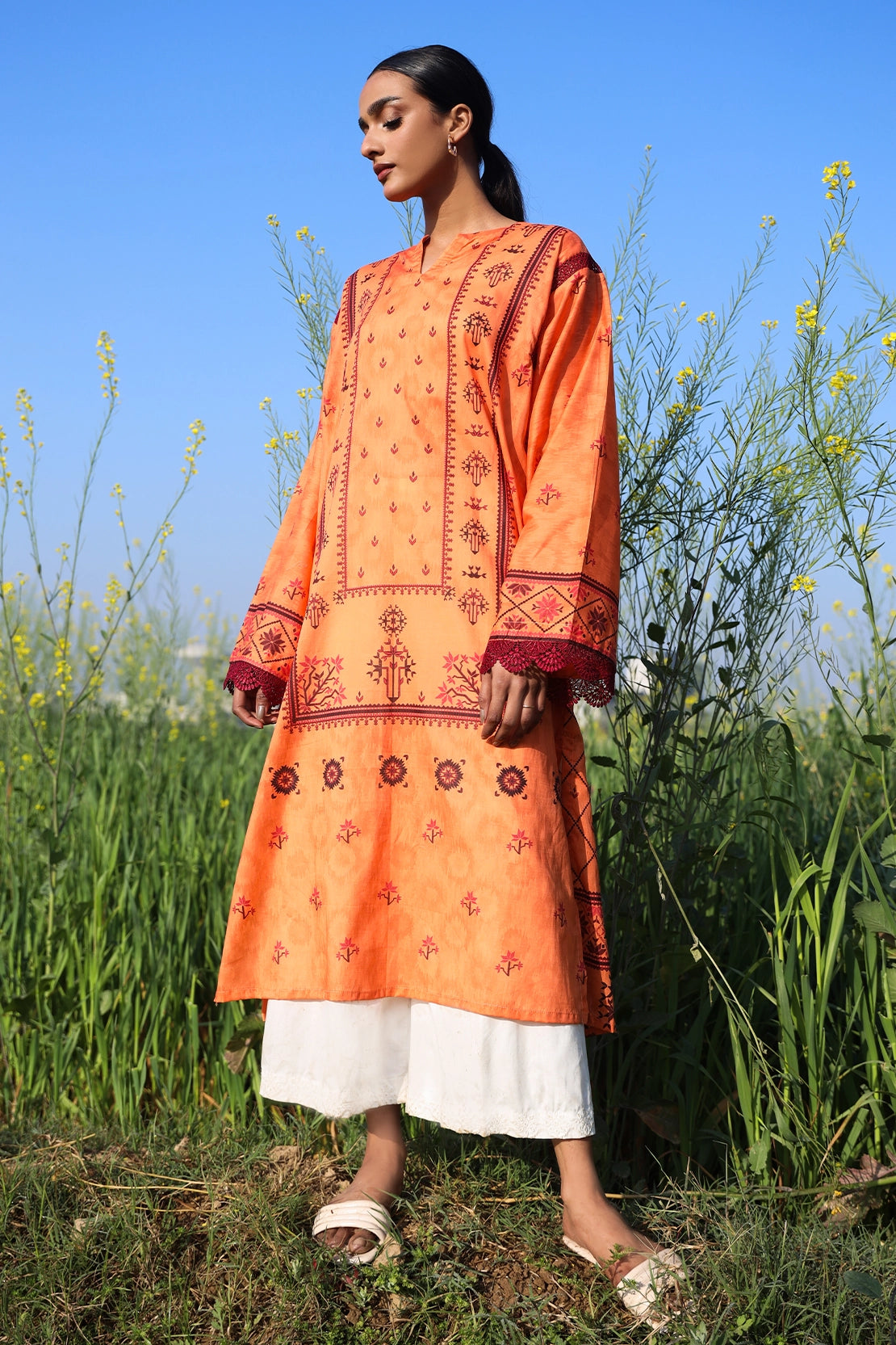 1 Piece - Digitally Printed Lawn - 8826