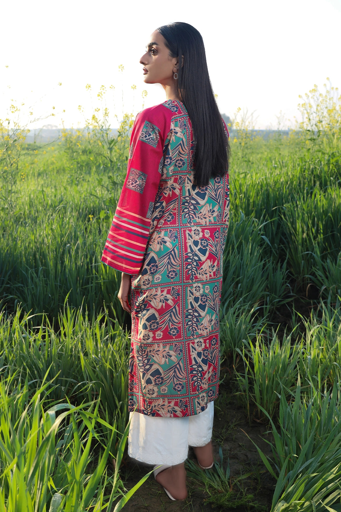 1 Piece - Digitally Printed Lawn - 8827