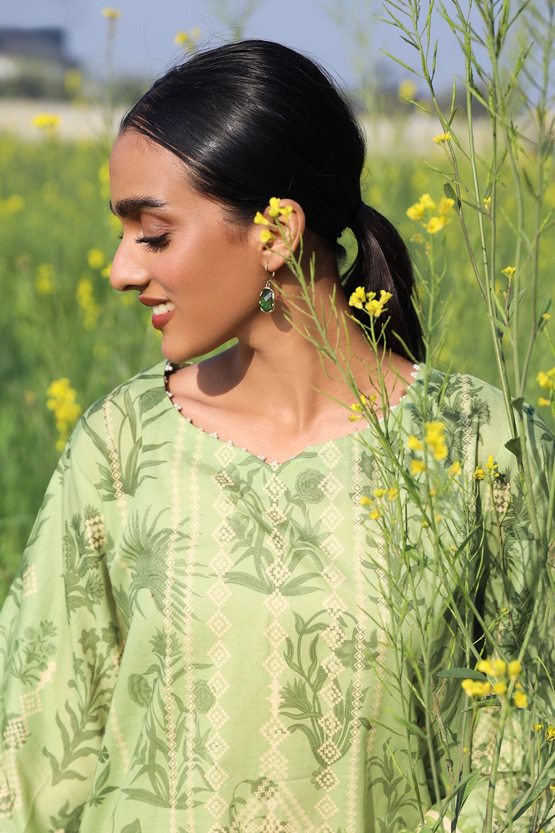 1 Piece - Digitally Printed Lawn - 8828