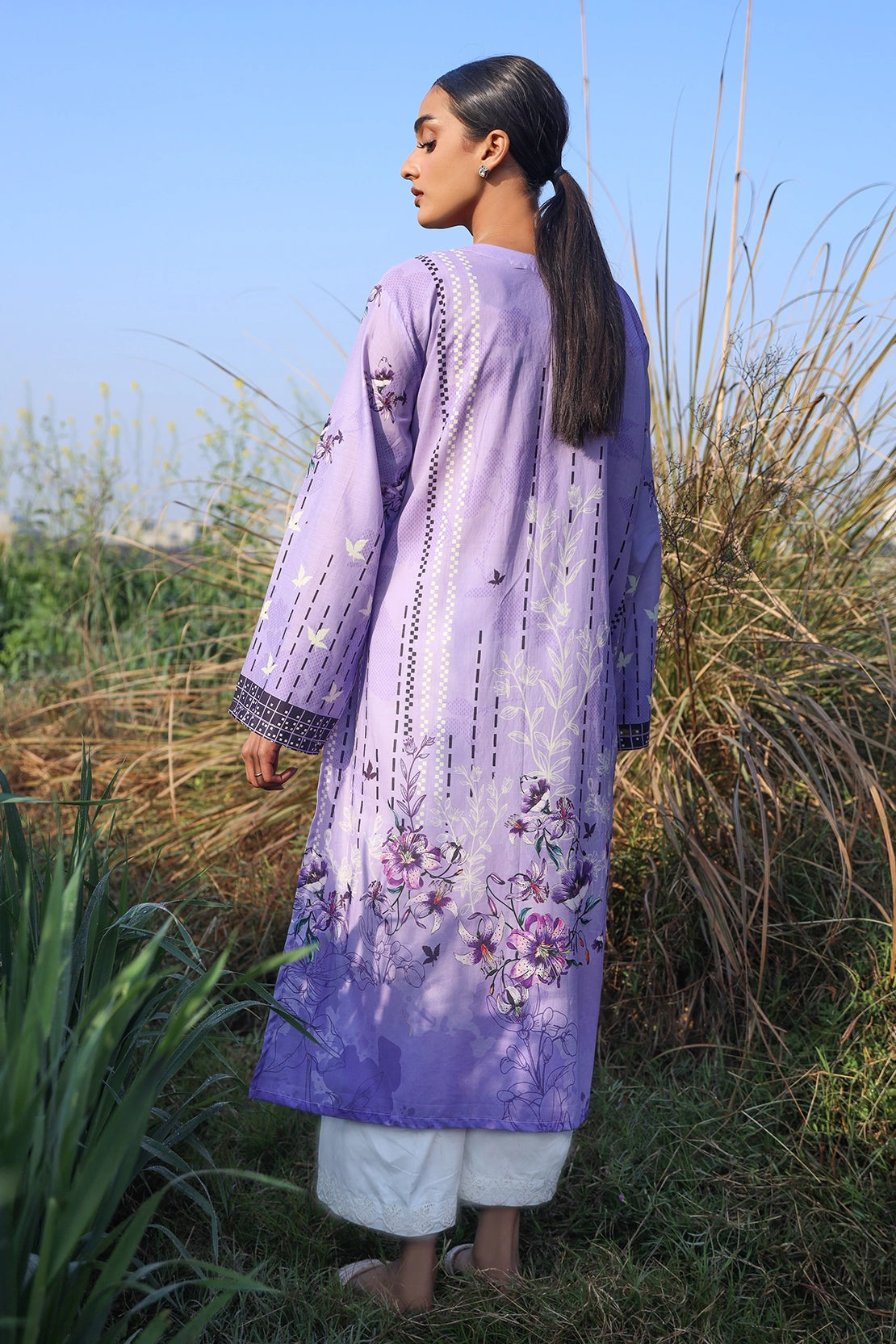 1 Piece - Digitally Printed Lawn - 8829