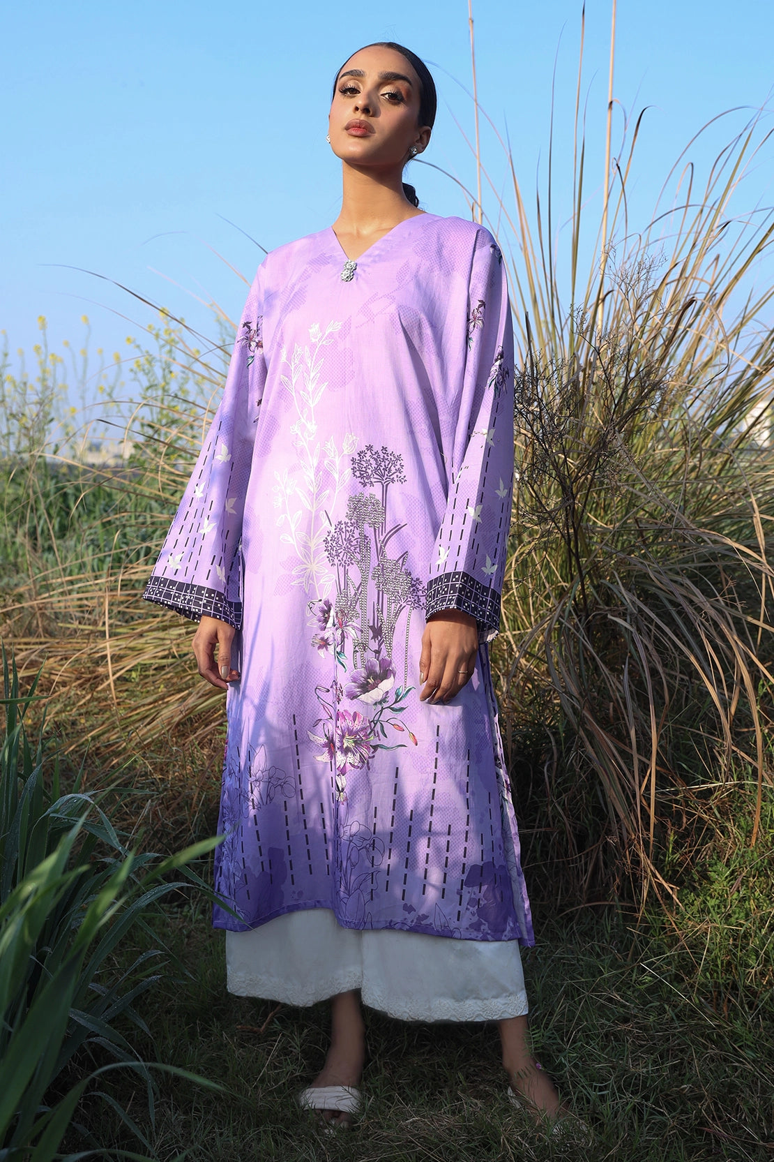 1 Piece - Digitally Printed Lawn - 8829