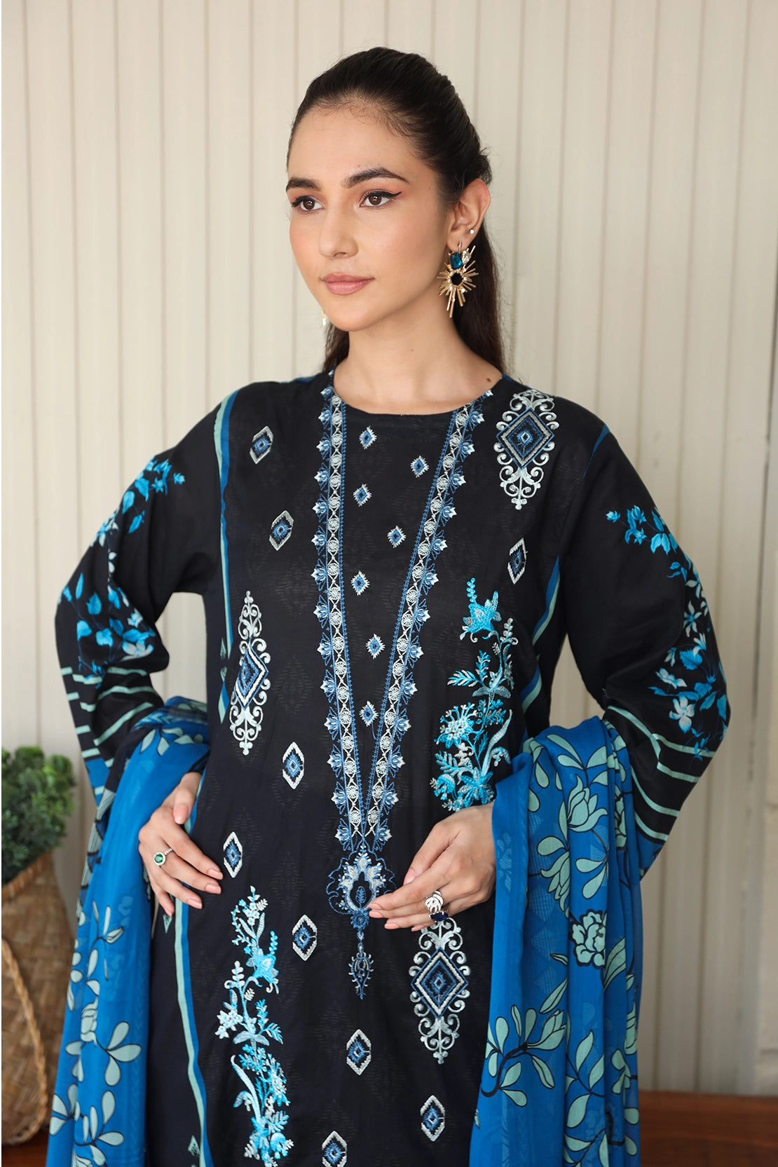 3 PIECE - PREMIUM EMBROIDERED LAWN - 9140