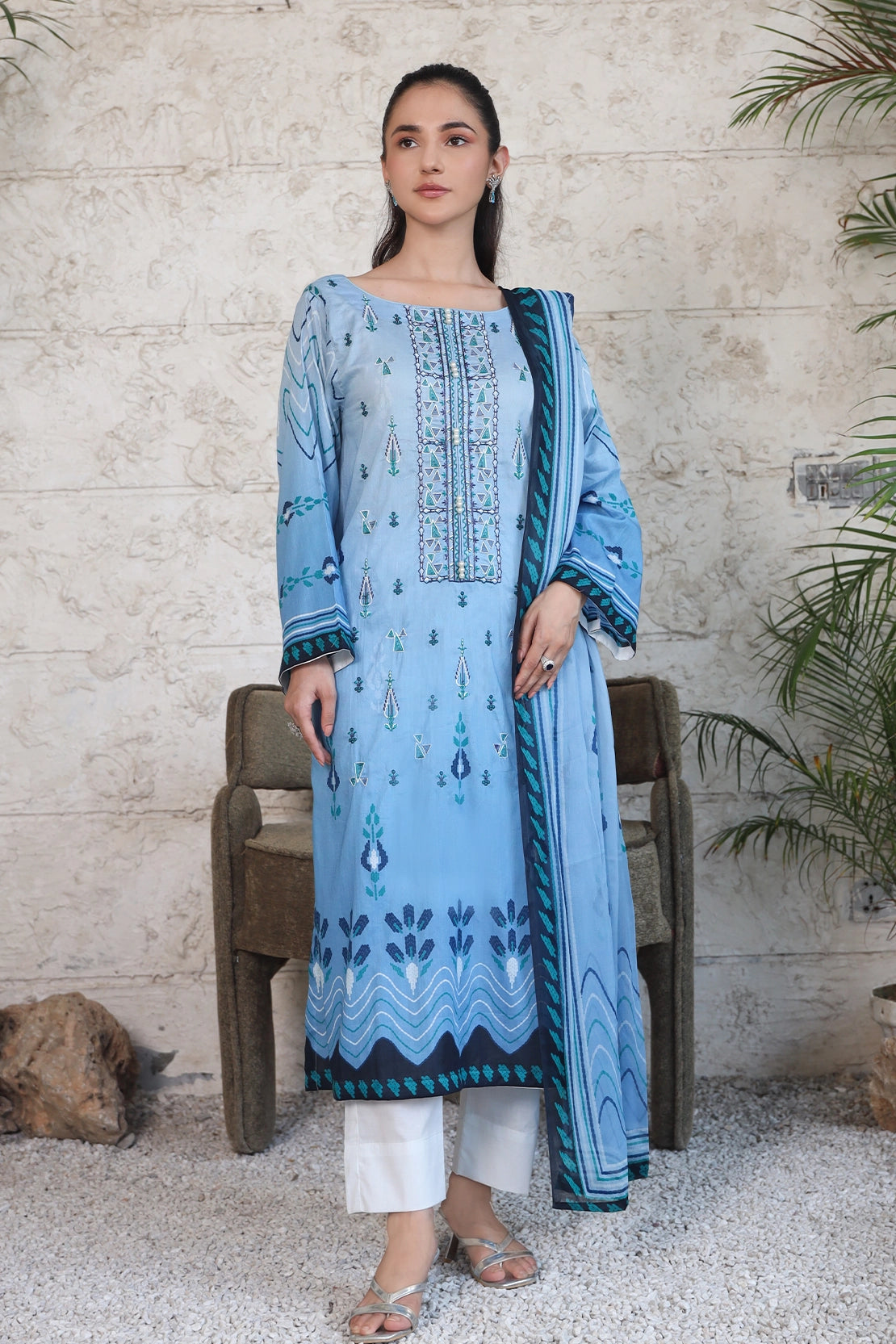 3 PIECE - PREMIUM EMBROIDERED LAWN - 9134