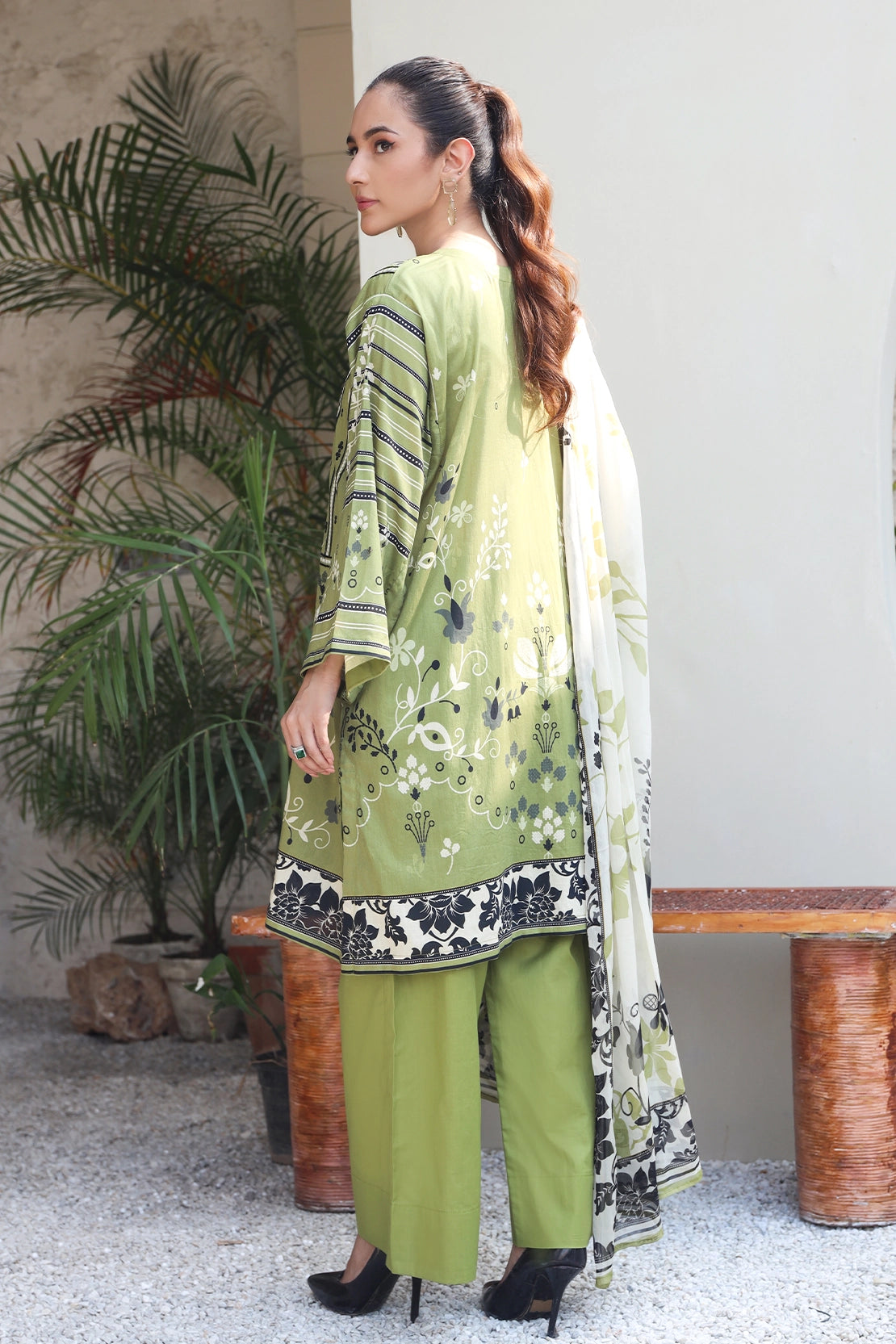 3 PIECE - PREMIUM EMBROIDERED LAWN - 9137