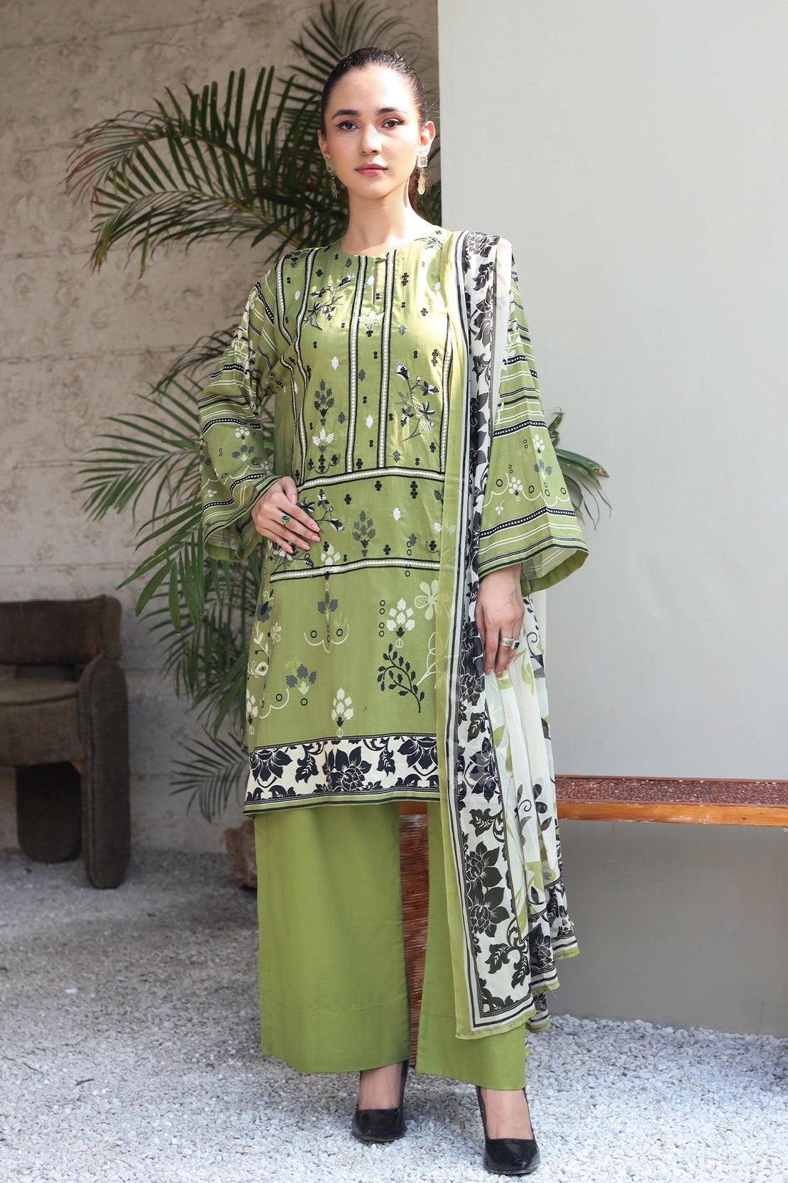 3 PIECE - PREMIUM EMBROIDERED LAWN - 9137