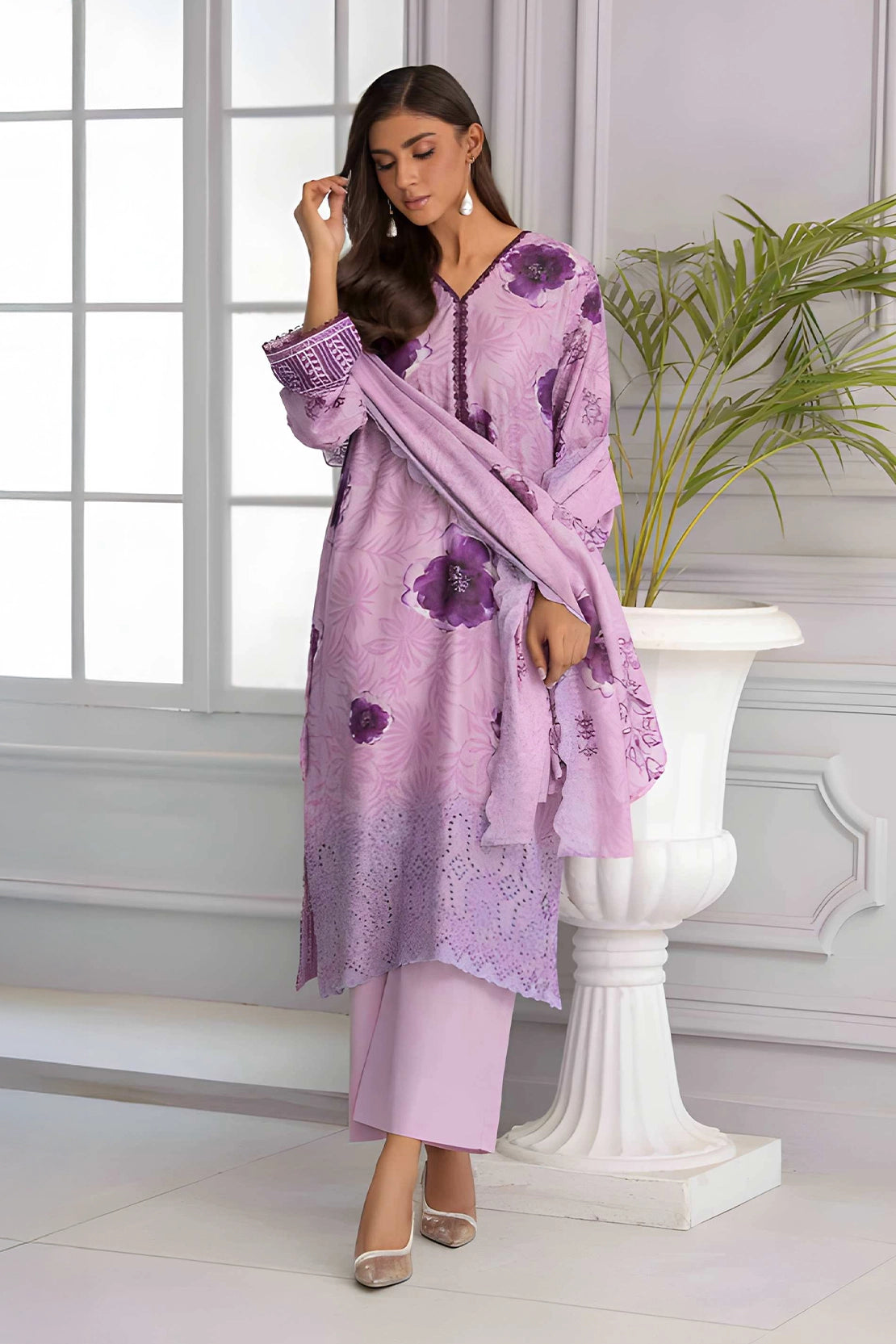 3 Piece - Embroidered Lawn - 9195