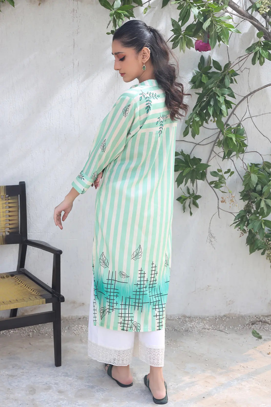 1 Piece - Digitally Printed Lawn - 8622