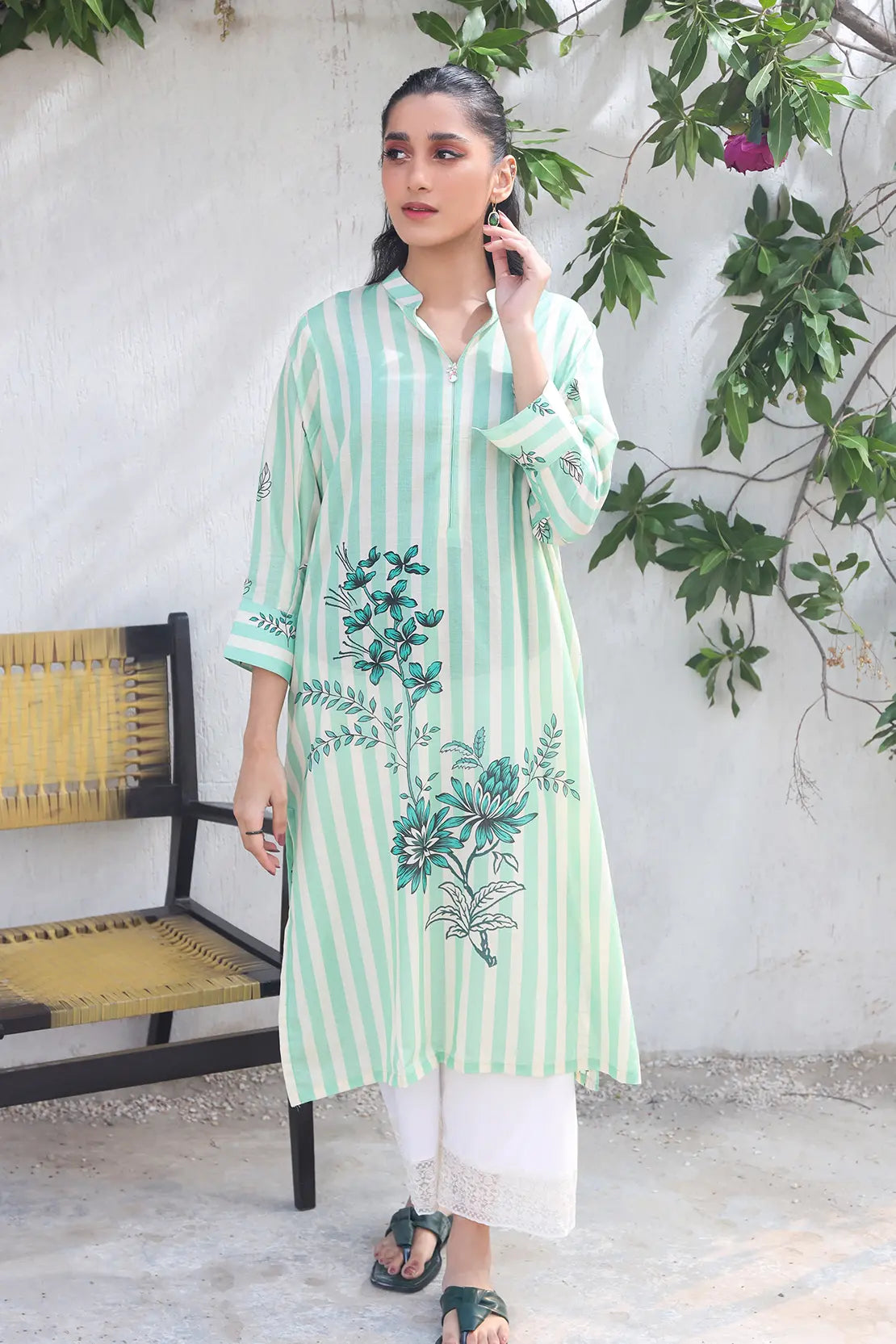 1 Piece - Digitally Printed Lawn - 8622