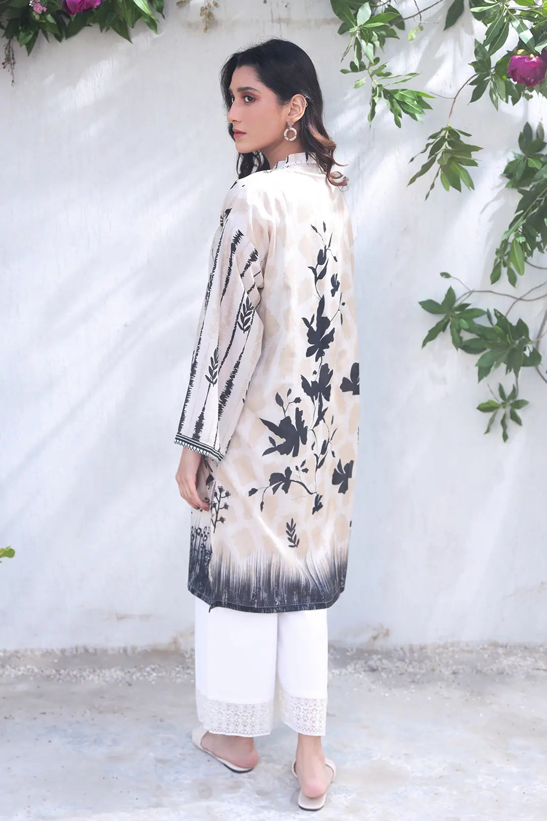 1 Piece - Digitally Printed Lawn - 8623