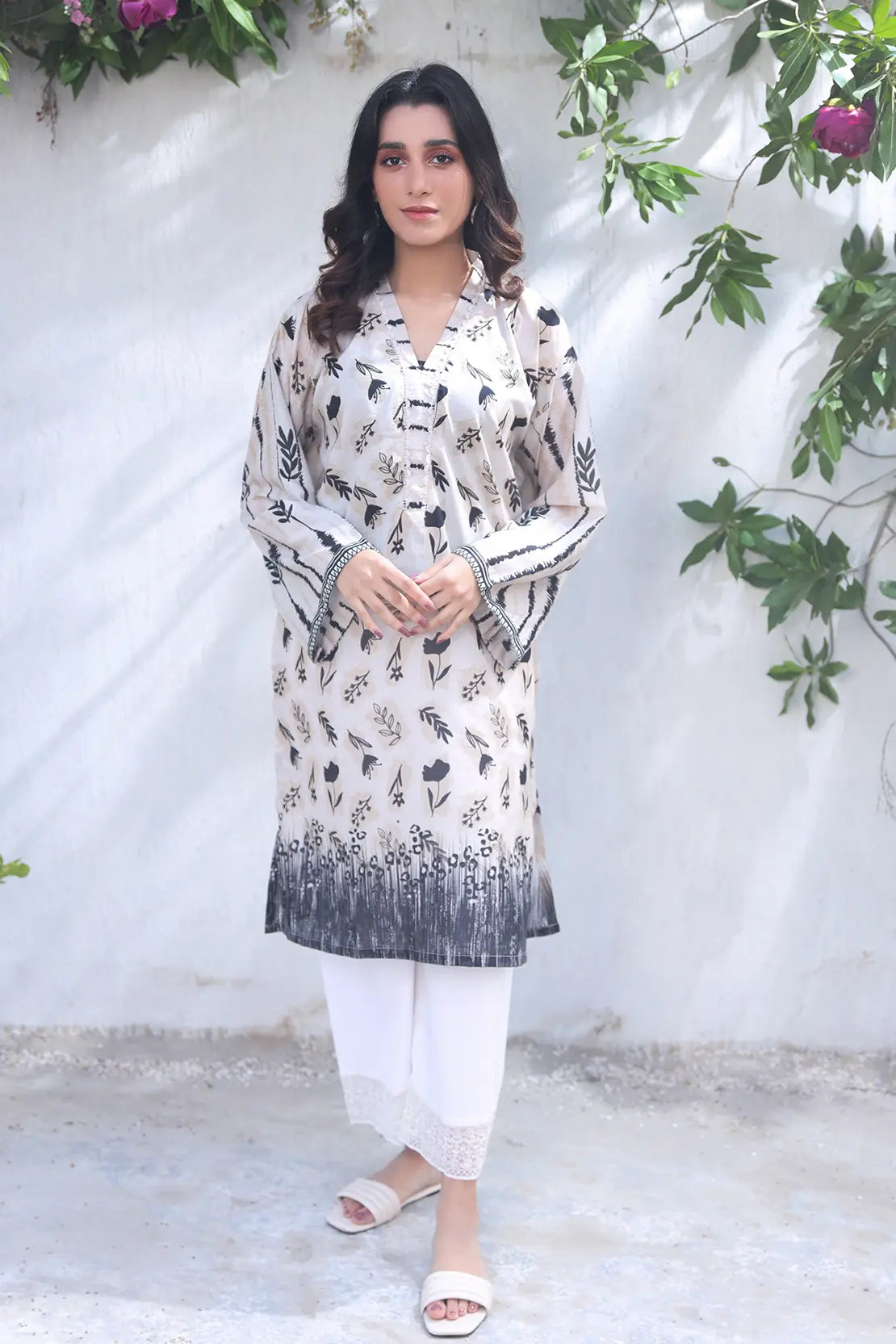 1 Piece - Digitally Printed Lawn - 8623