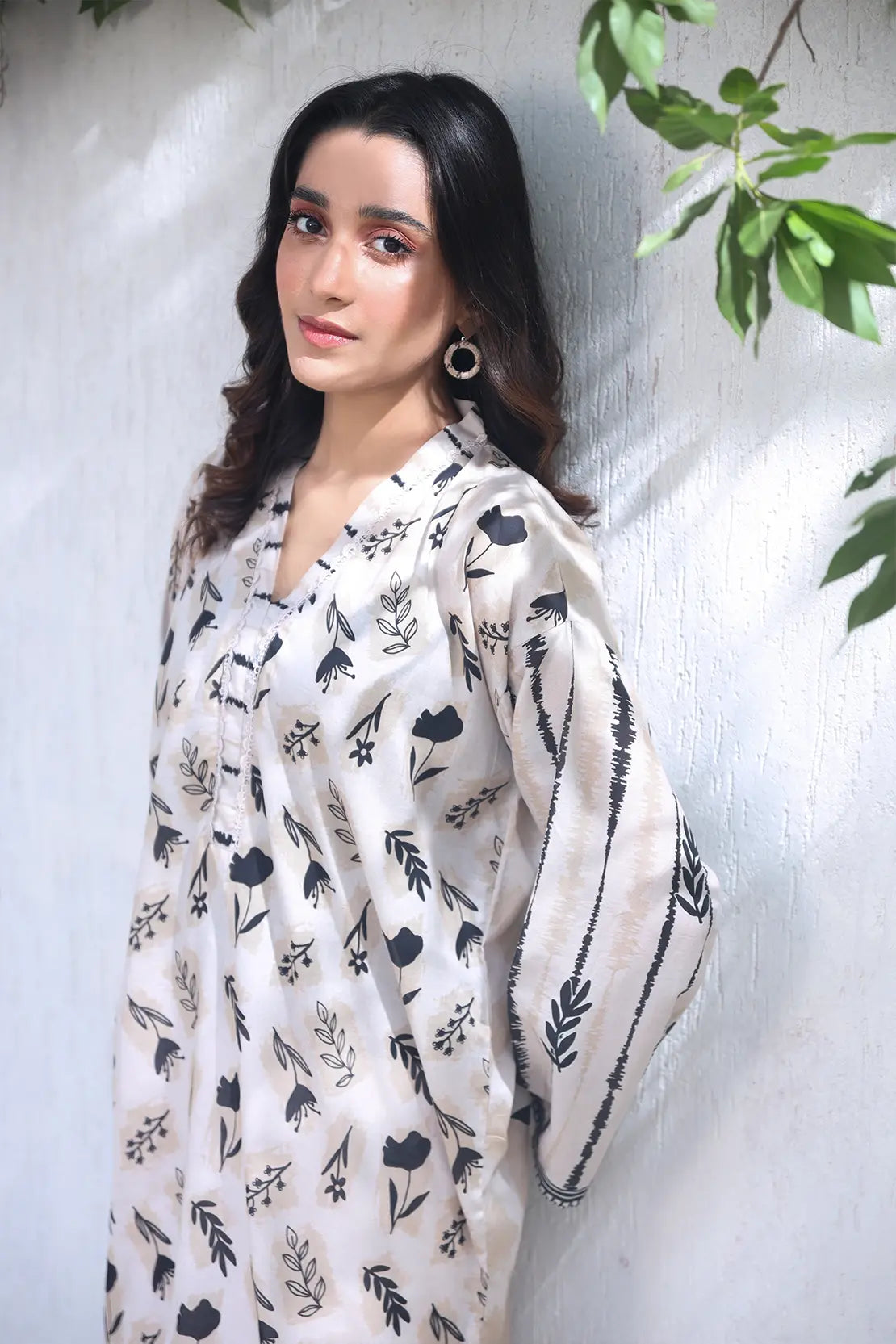 1 Piece - Digitally Printed Lawn - 8623