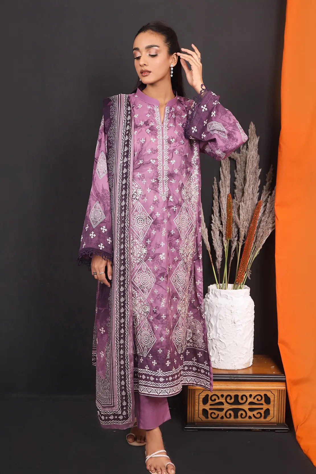3 Piece - Embroidered Lawn - 8137