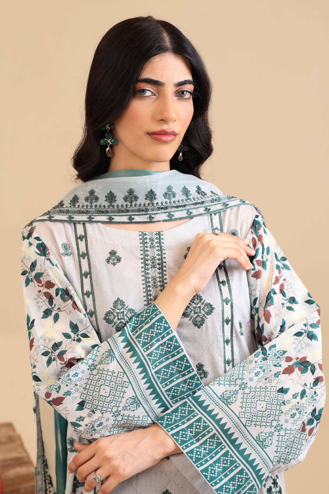 3 Piece - Premium Embroidered Lawn - 9130