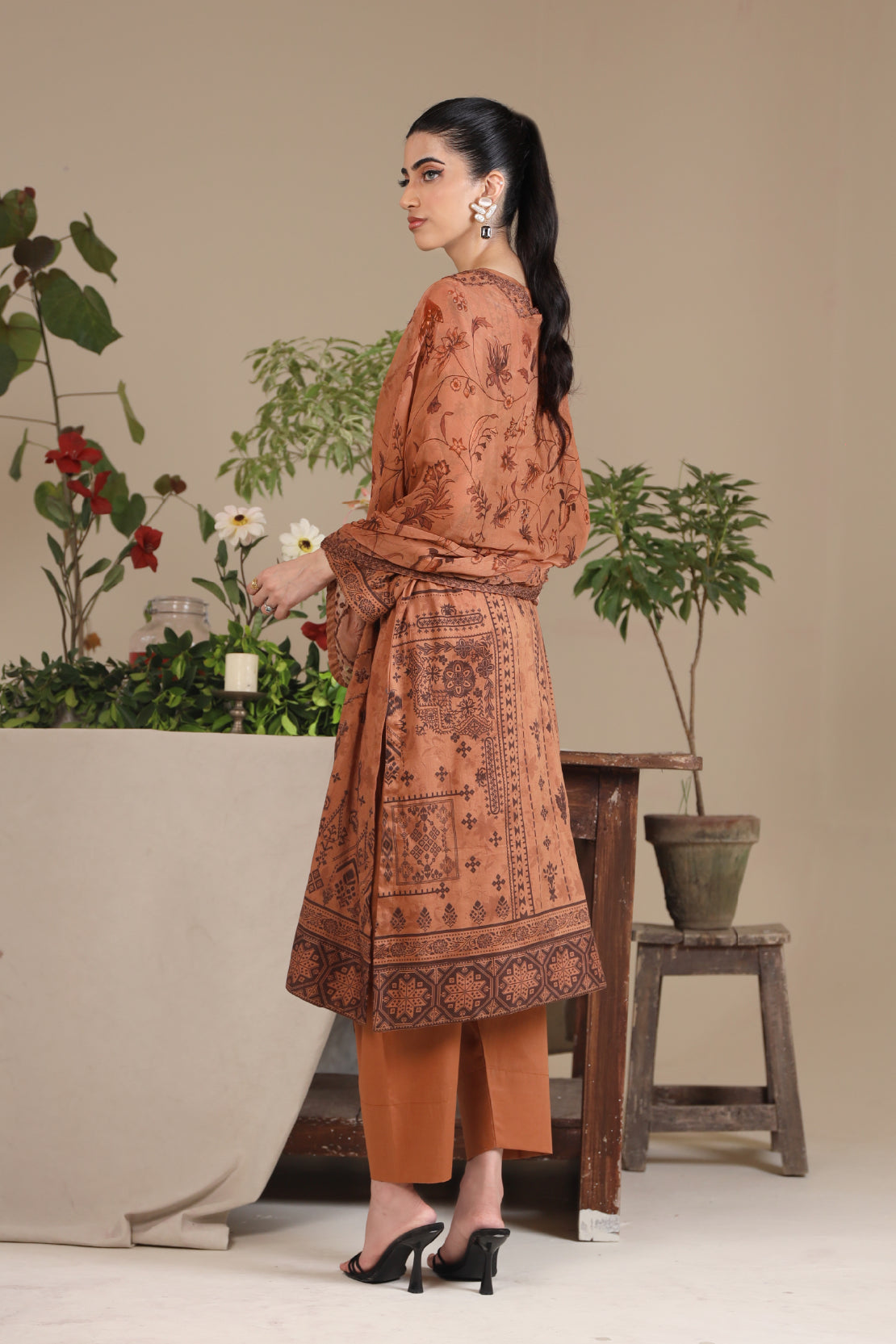 3 Piece - Premium Embroidered Lawn - 9128