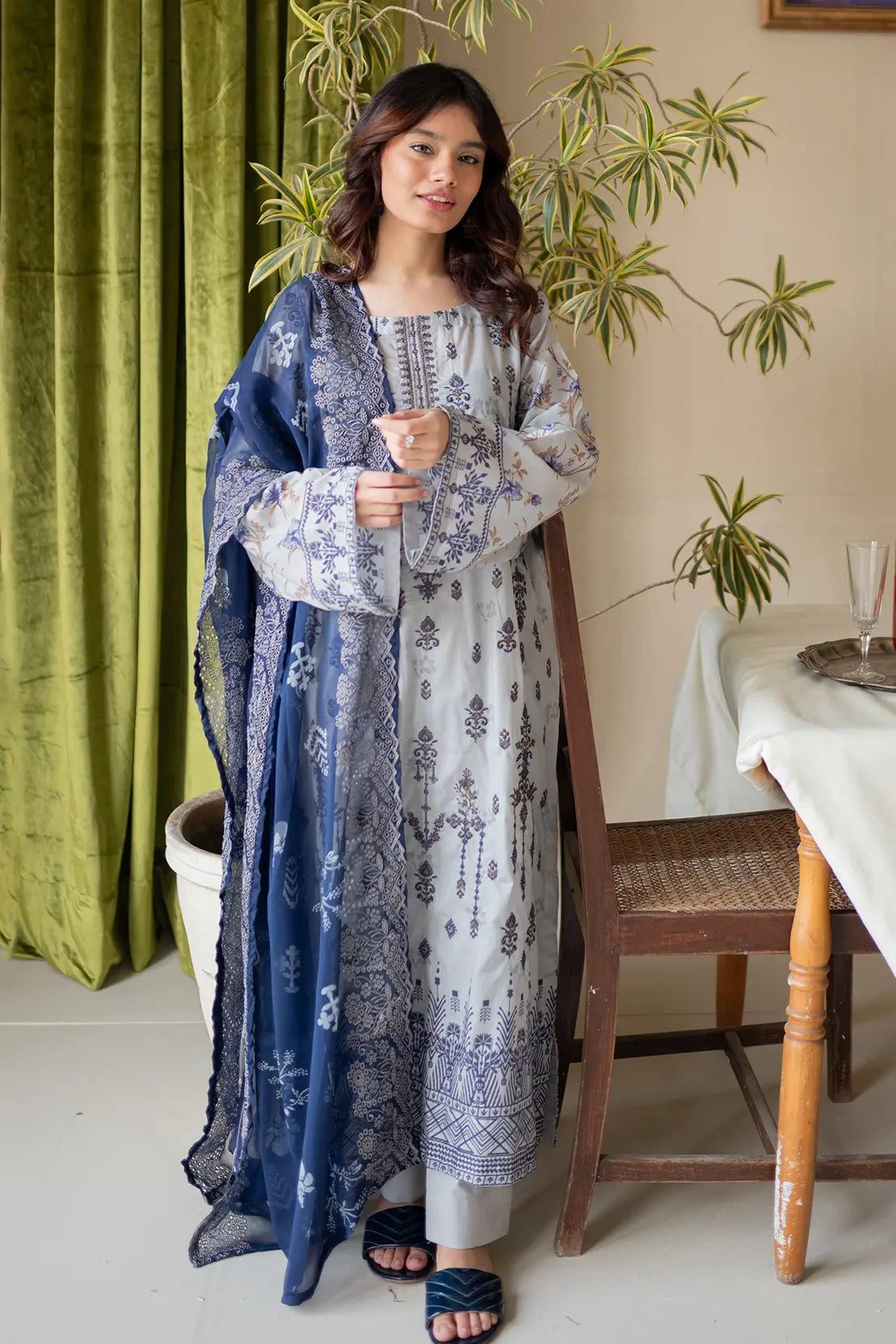 3 Piece - Embroidered Luxury Lawn - 8141
