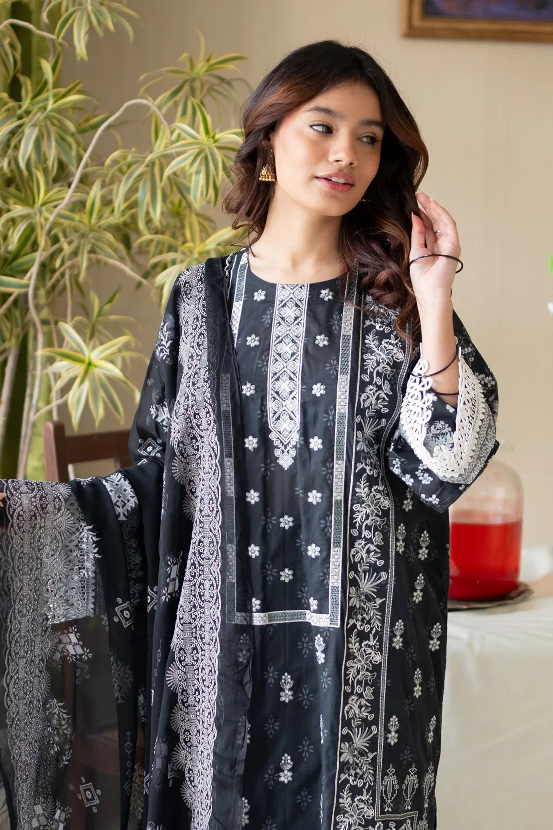 3 Piece - Embroidered Luxury Lawn - 8150