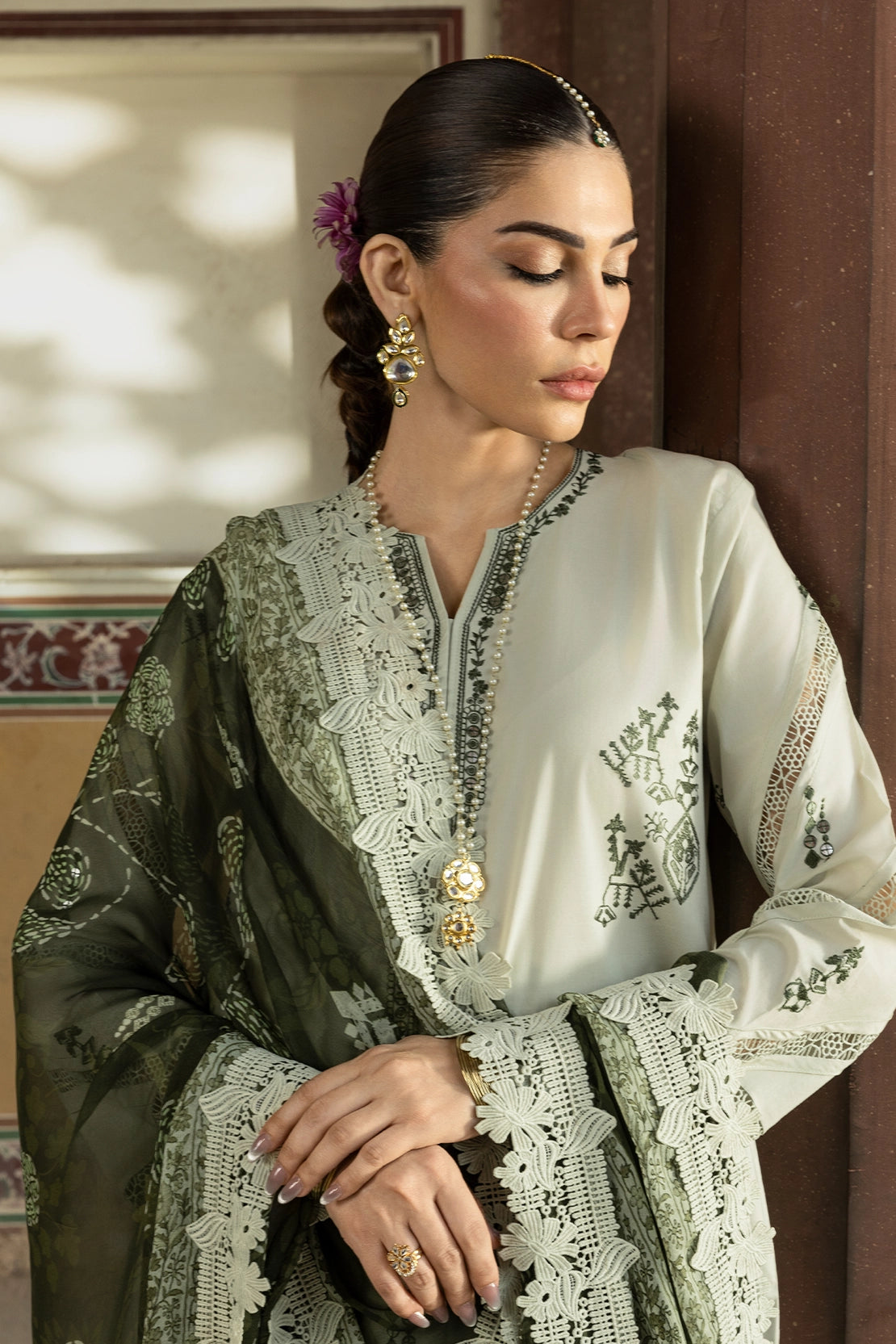 3 Piece - Premium Embroidered Luxury Lawn - 572