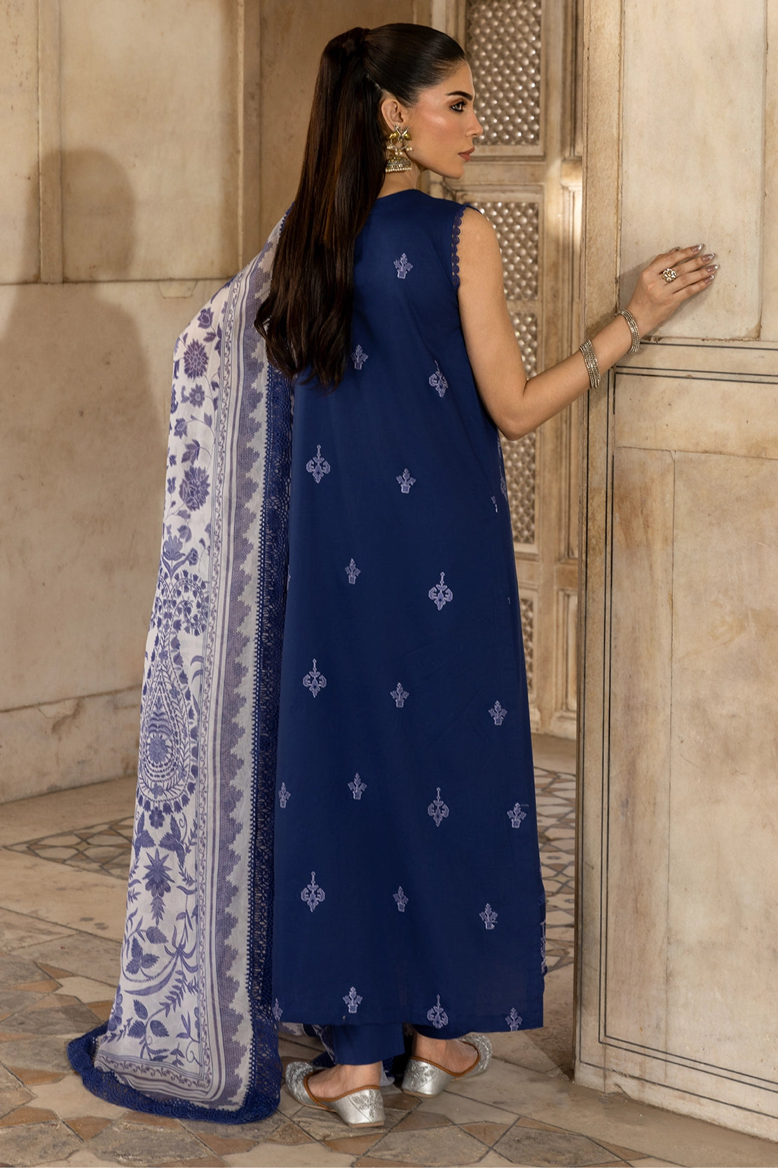 3 Piece - Premium Embroidered Luxury Lawn - 575