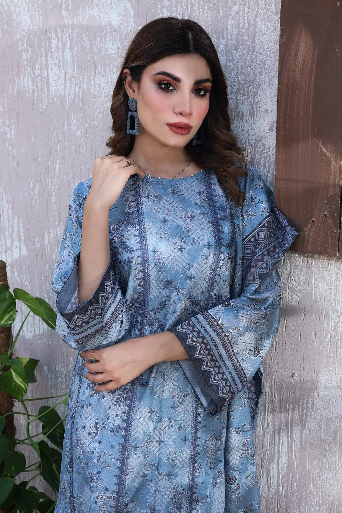 3 Piece – Premium Embroidered Karandi – 8320