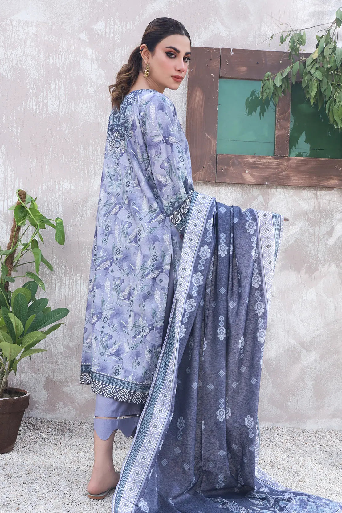 3 Piece – Premium Embroidered Karandi – 8312