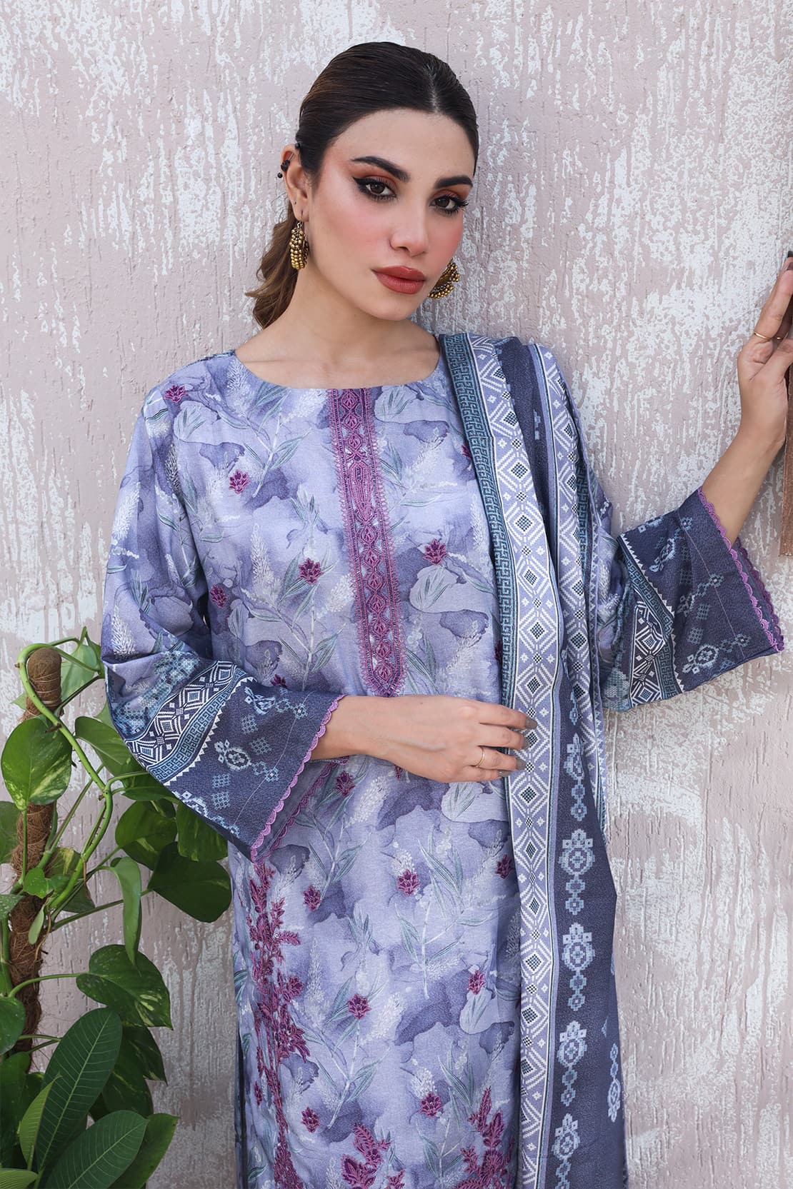 3 Piece – Premium Embroidered Karandi – 8312