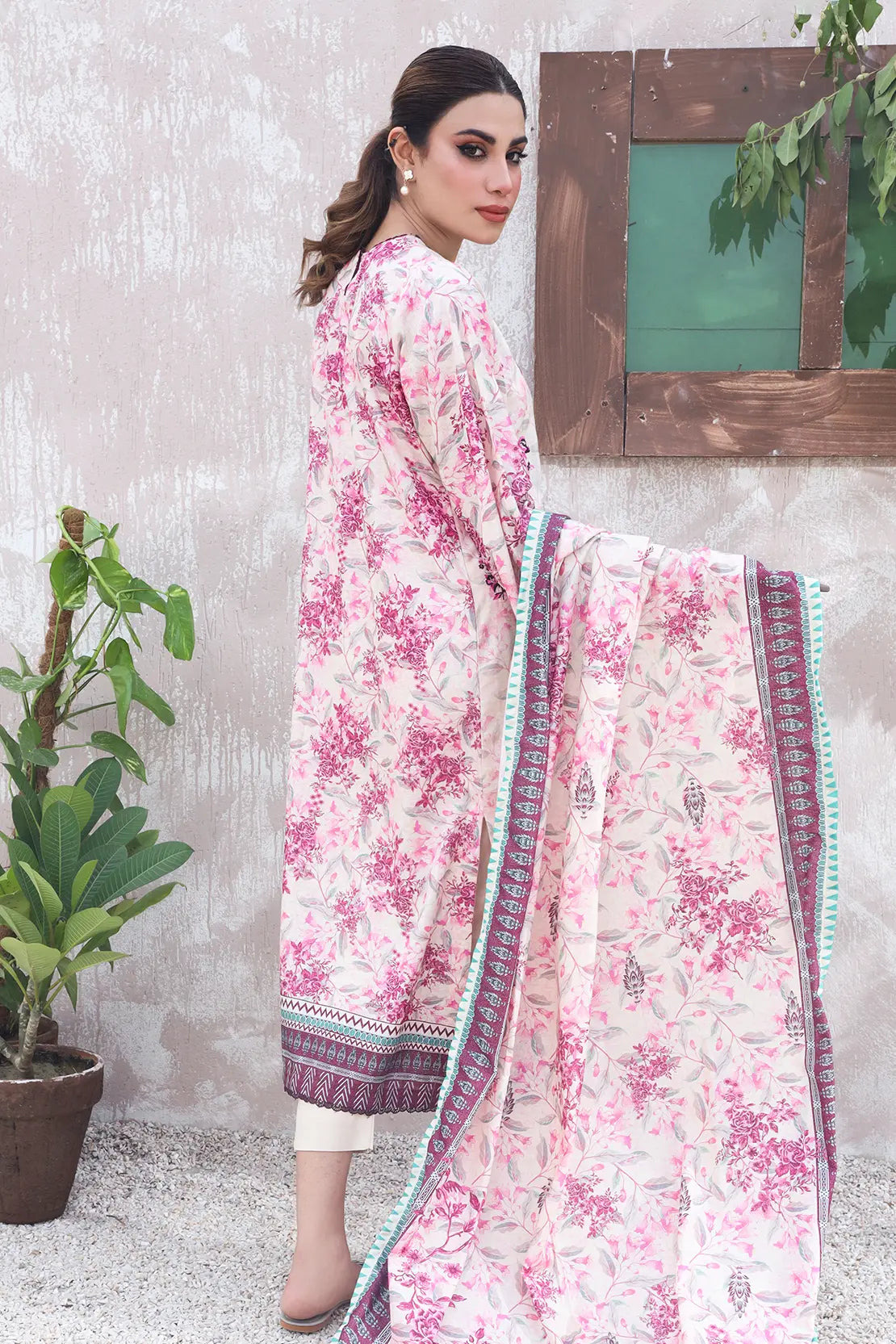 3 Piece – Premium Embroidered Karandi – 8315