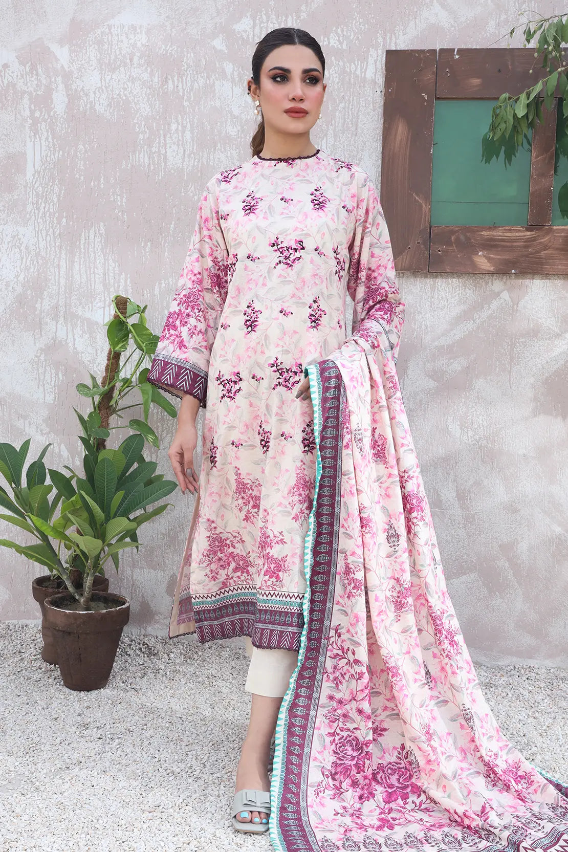 3 Piece – Premium Embroidered Karandi – 8315