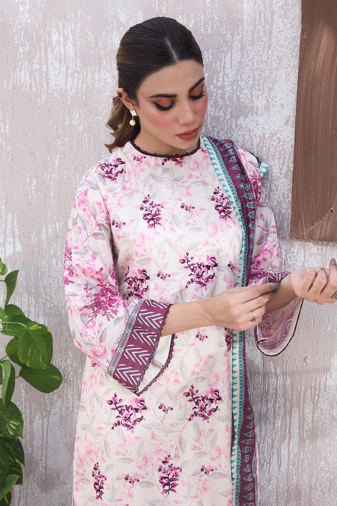 3 Piece – Premium Embroidered Karandi – 8315