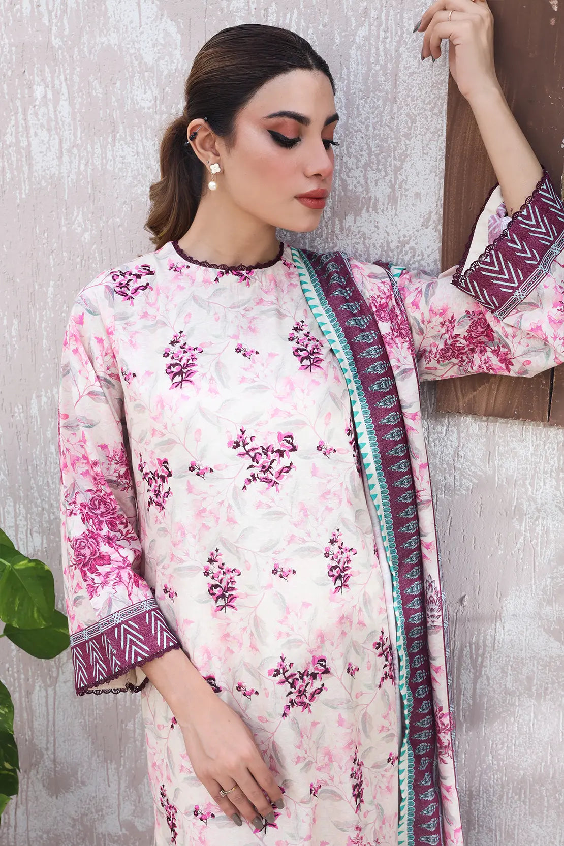 3 Piece – Premium Embroidered Karandi – 8315