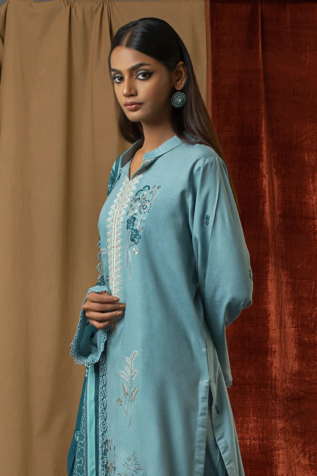 3 Piece – Premium Embroidered Karandi – 8292