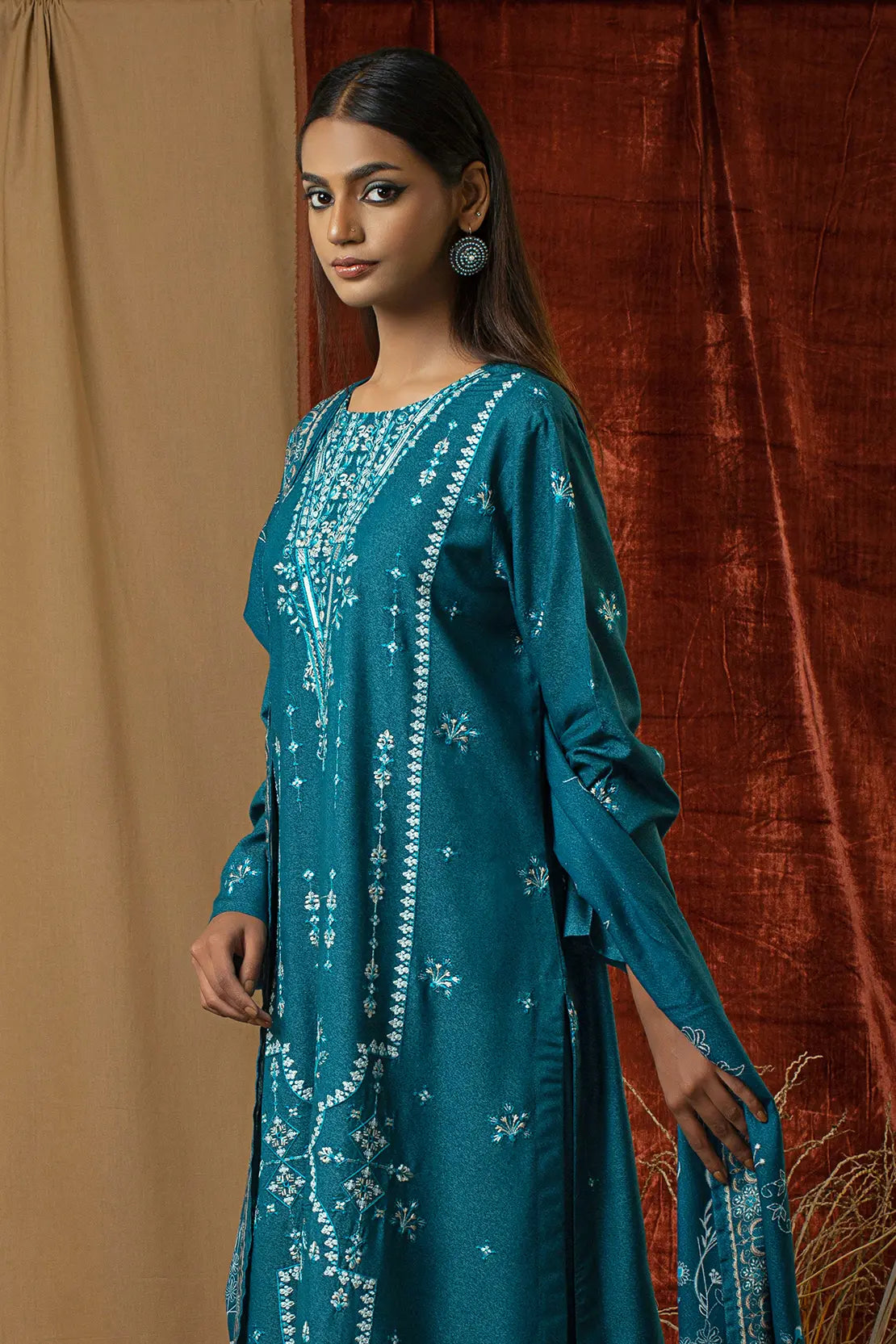 3 Piece – Premium Embroidered Karandi – 8294