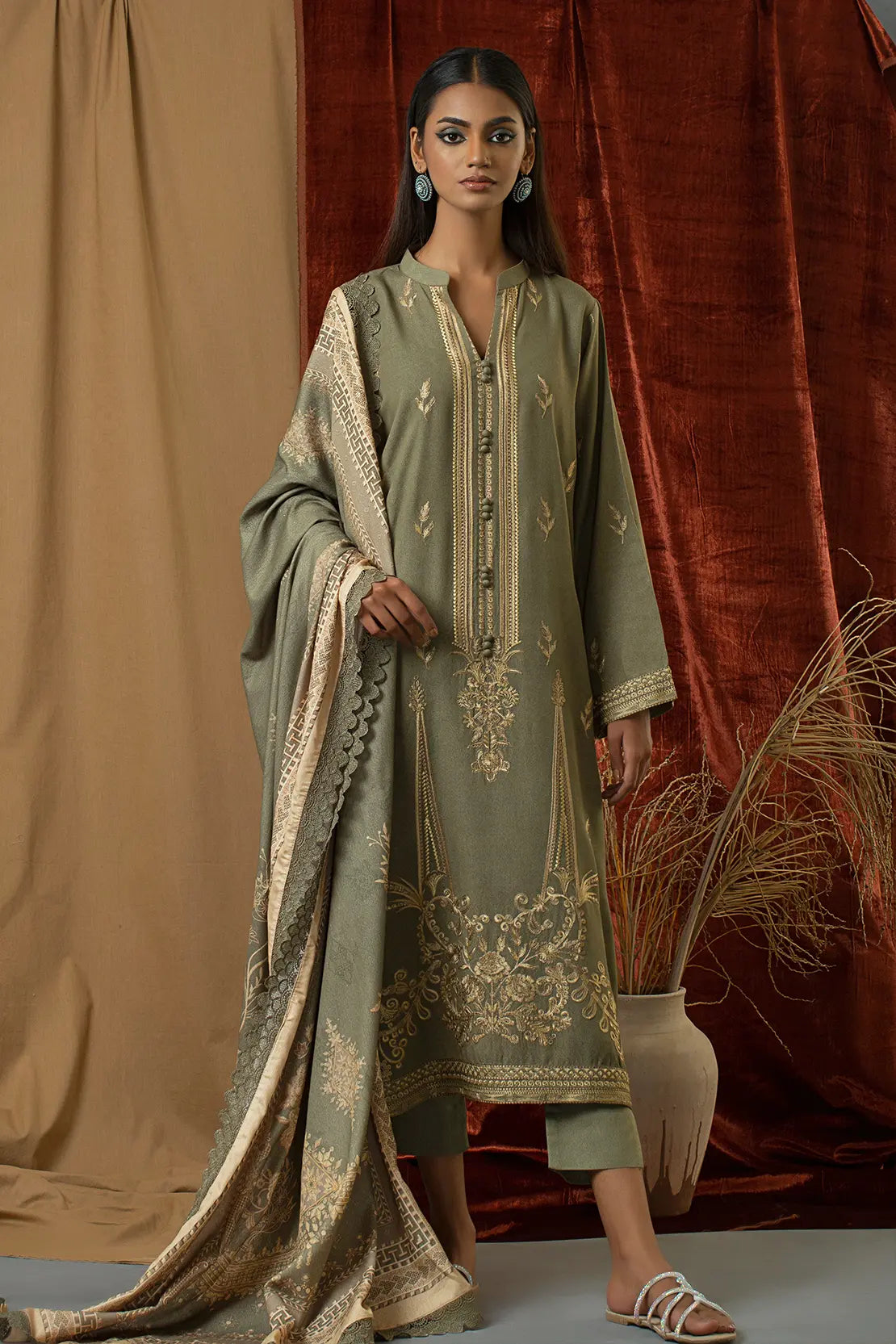 3 Piece – Premium Embroidered Karandi – 8295